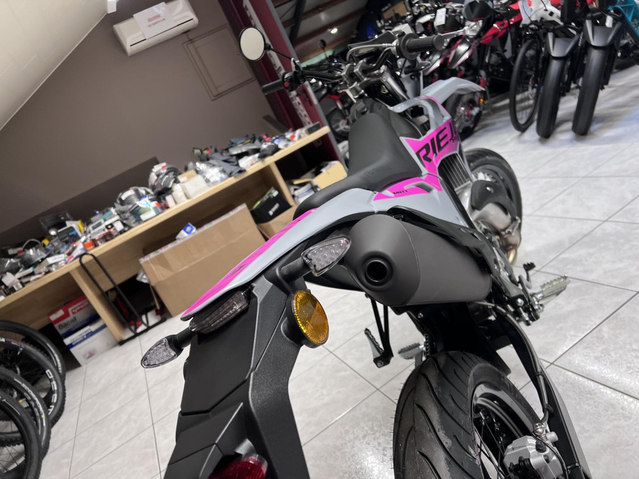 Rieju MRT 50 SM Grey (2026) - Photo 5