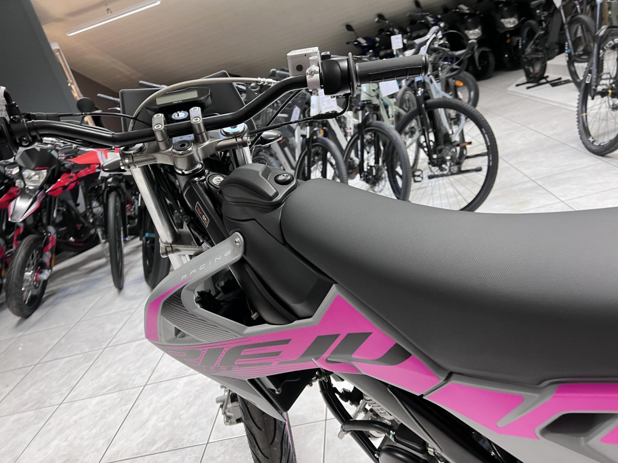 Rieju MRT 50 SM Grey (2026) - Photo 6