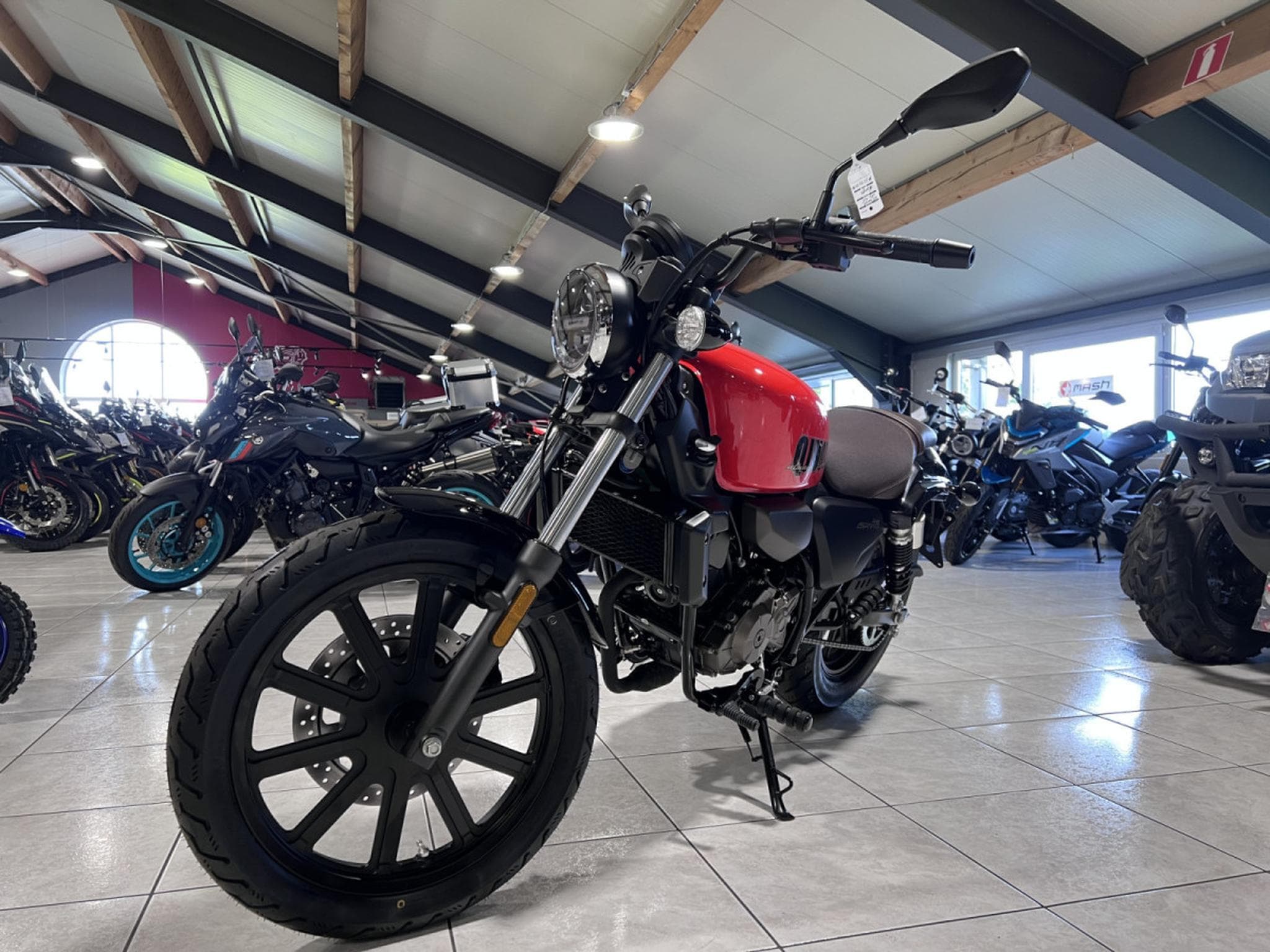 QJmotor SRV 125 (2026) - Photo 2