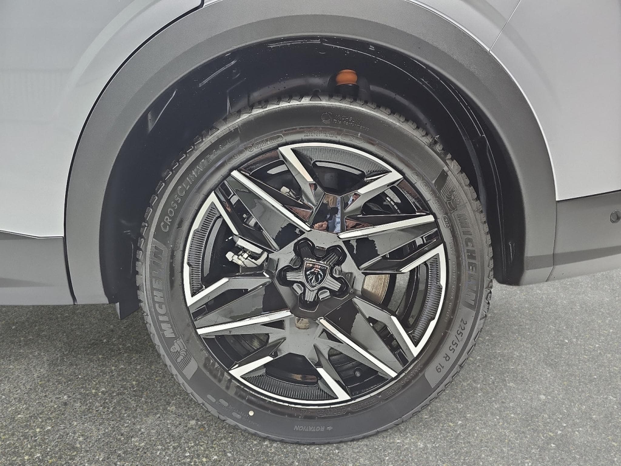 Peugeot 5008 1.2 PureTech 146 e-DSC6 ALLURE (2025) - Photo 6