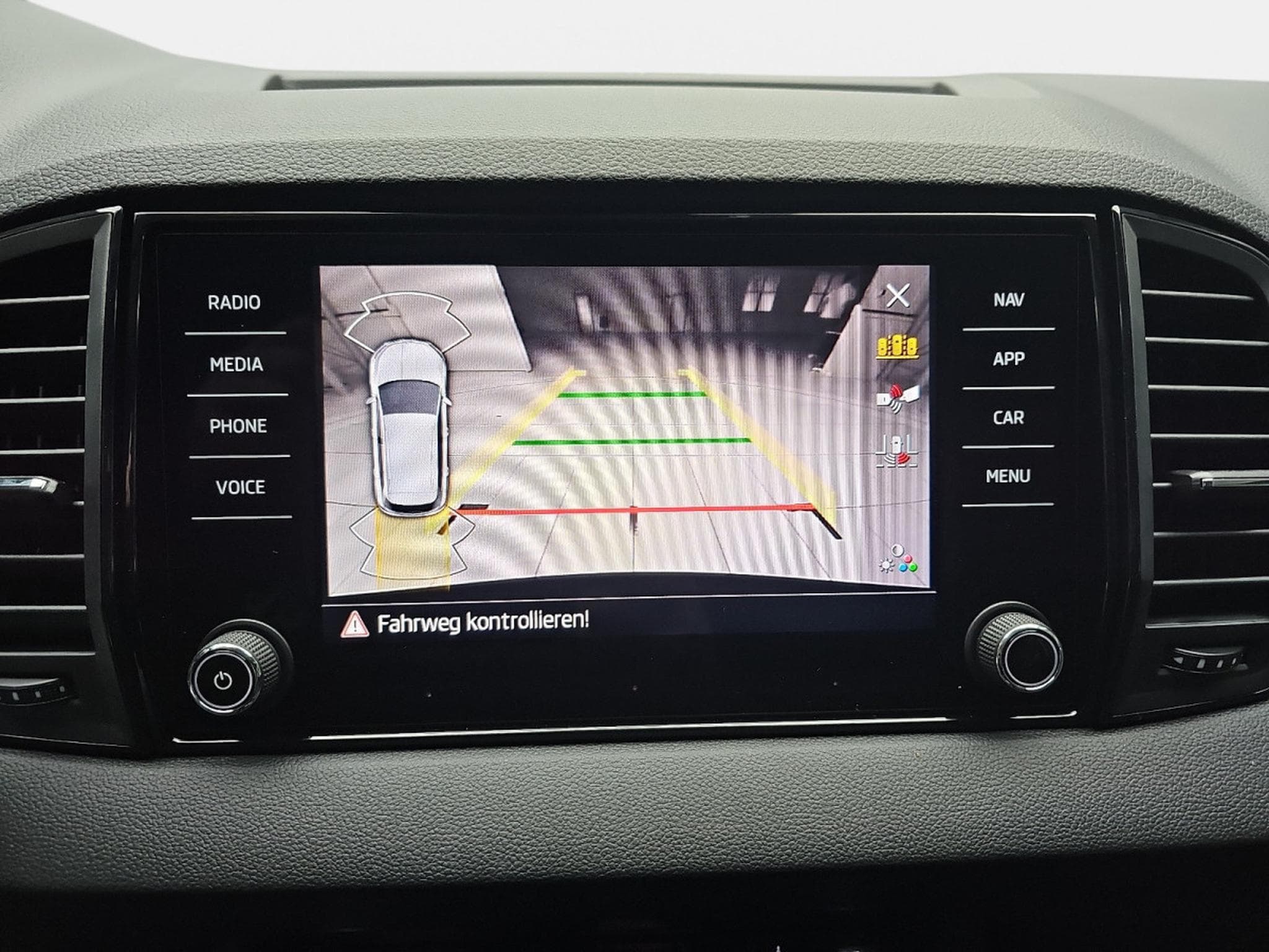 Skoda Karoq 1.5 TSi DSG 150 130 Anniversary (2025) - Photo 10