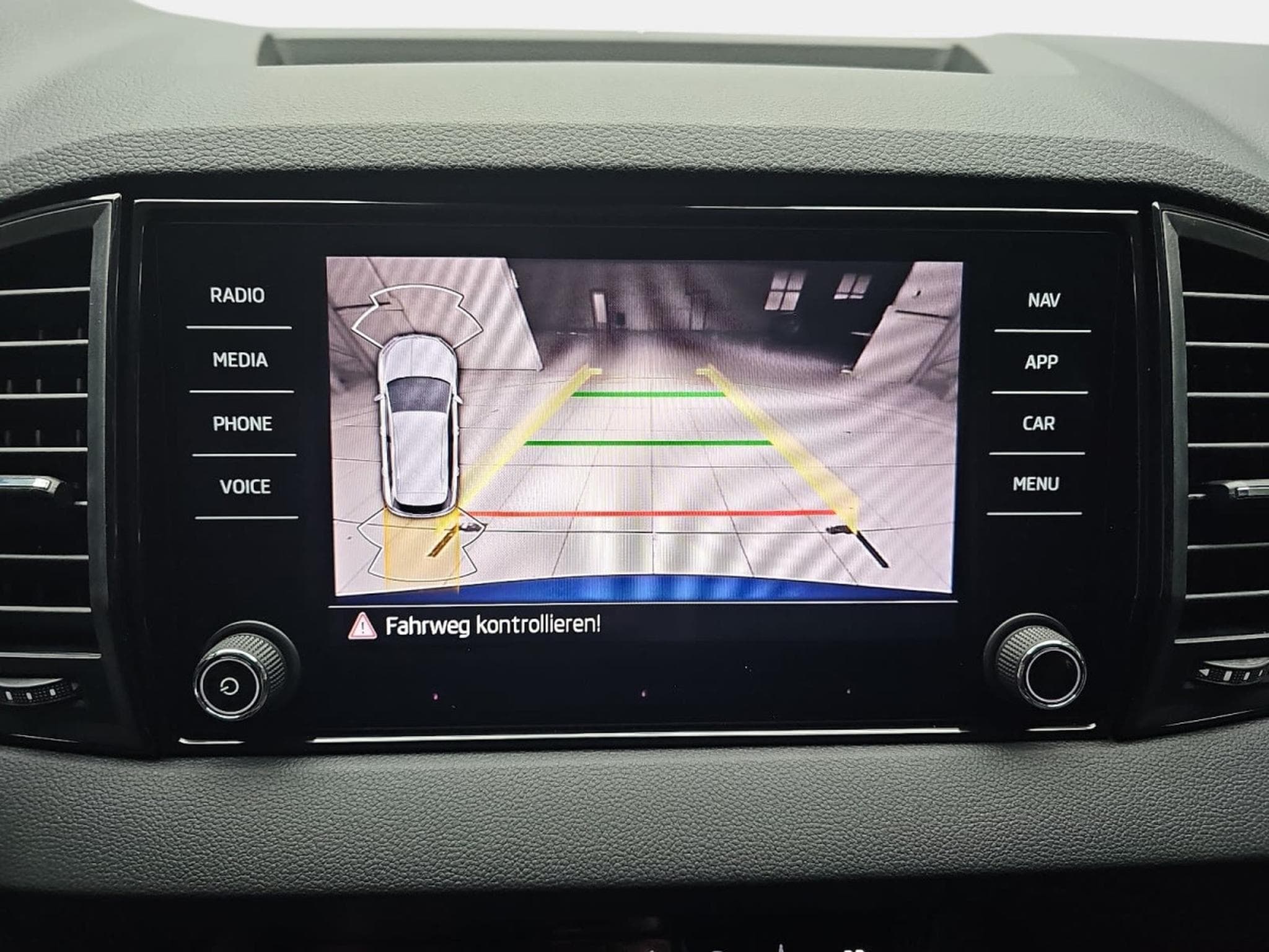 Skoda Karoq 1.5 TSi DSG 150 130 Anniversary (2026) - Photo 10