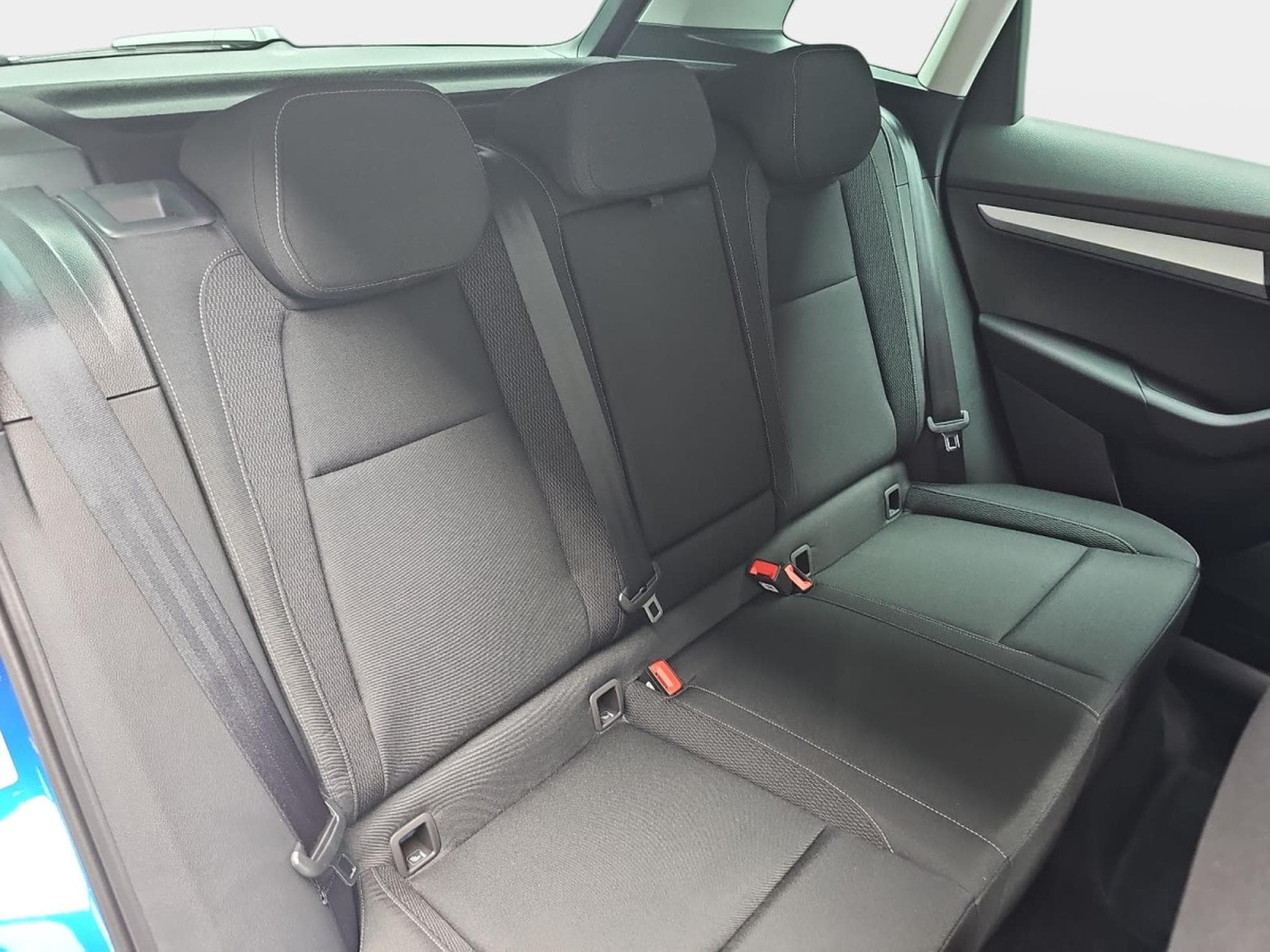 Skoda Karoq 1.5 TSi DSG 150 130 Anniversary (2026) - Photo 16