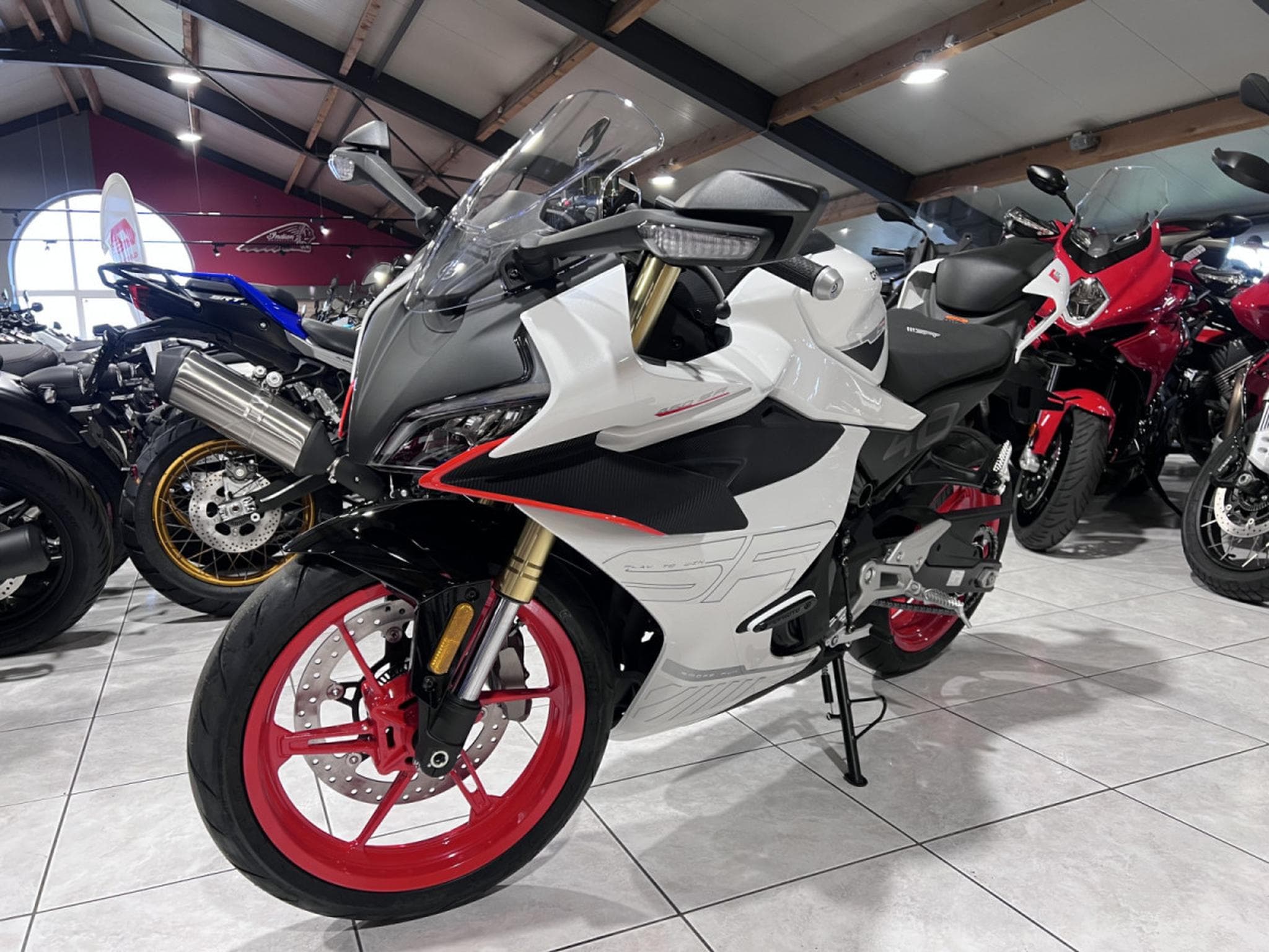 CF Moto SR TC (2025) - Photo 2