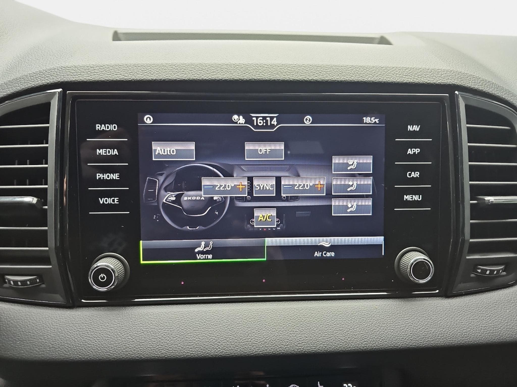 Skoda Karoq 1.5 TSi DSG 150 130 Anniversary (2026) - Photo 11