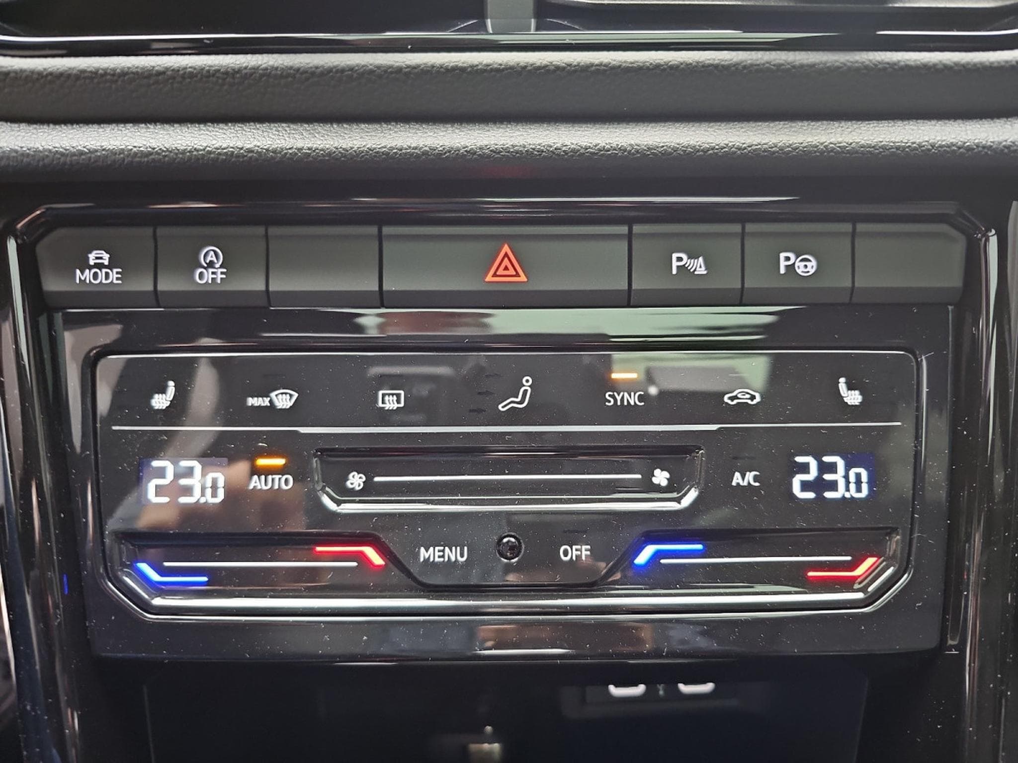 VW T-Roc 2.0 TDi DSG 150 R-Line (2025) - Photo 10