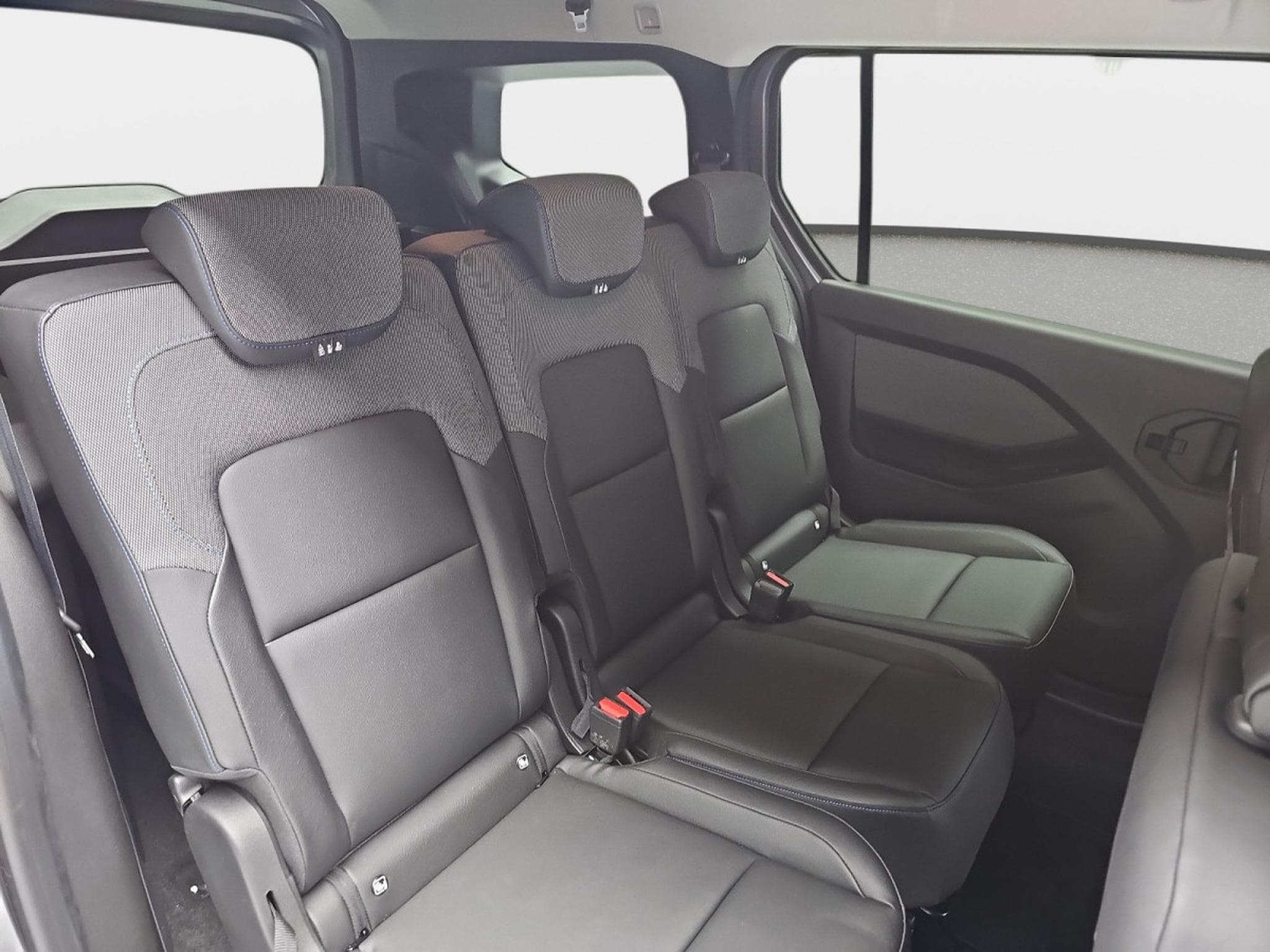 Nissan Townstar 1.2 DIG-T 130 L2 Tekna 7 places (2025) - Photo 16