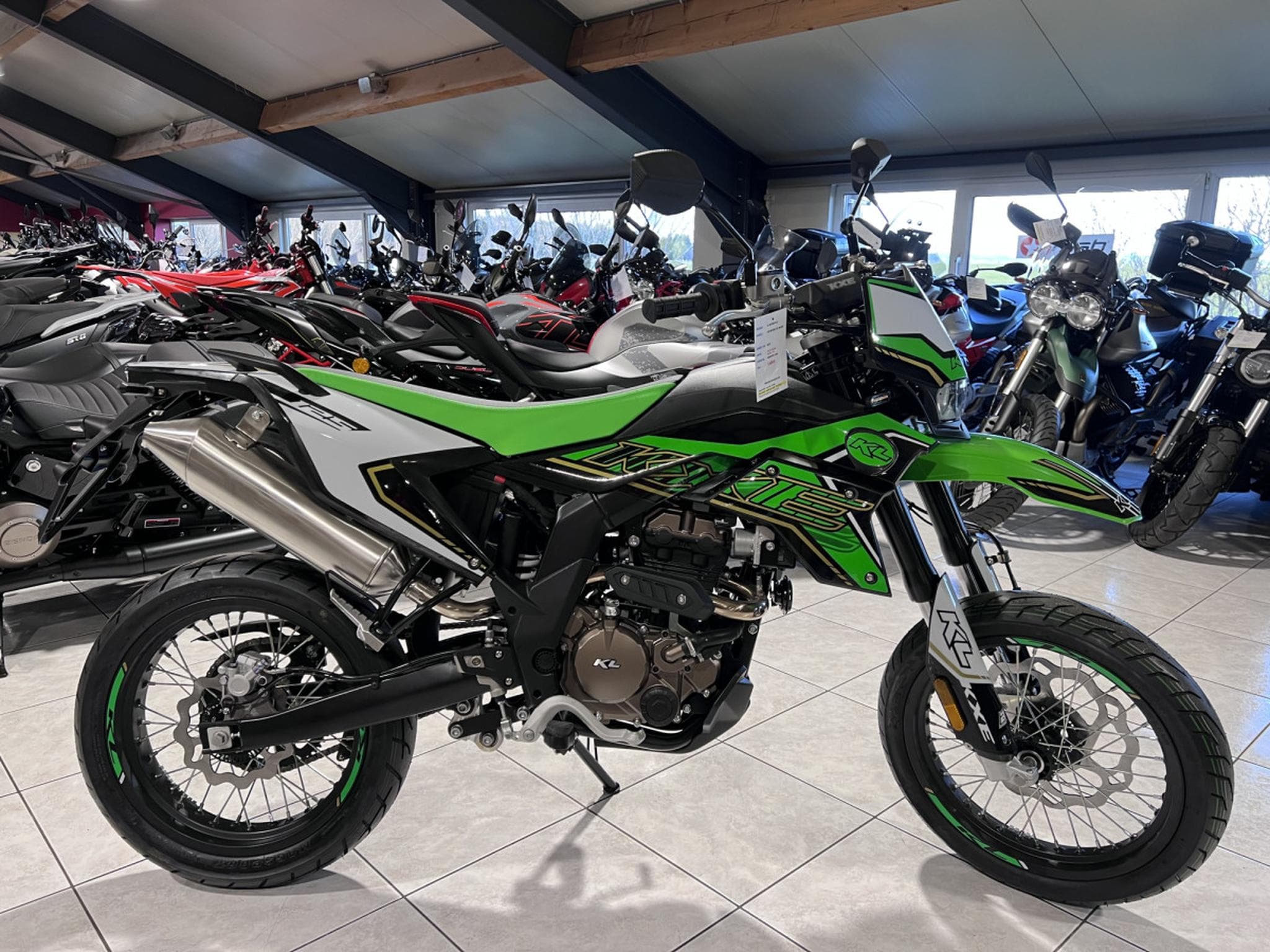 KL Motorcycle KXE Motard 125 SM ABS (2026) - Photo 1