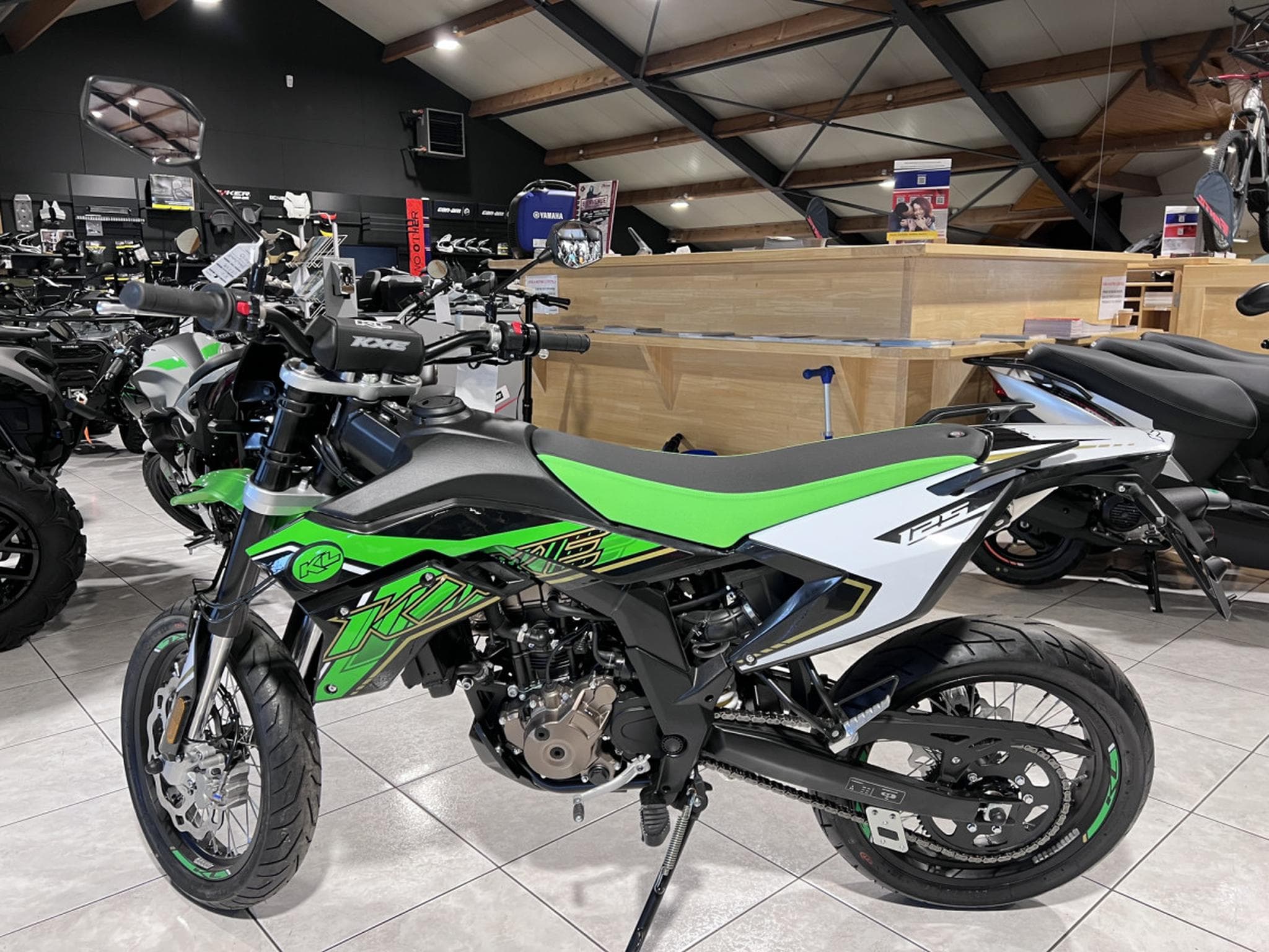 KL Motorcycle KXE Motard 125 SM ABS (2026) - Photo 4