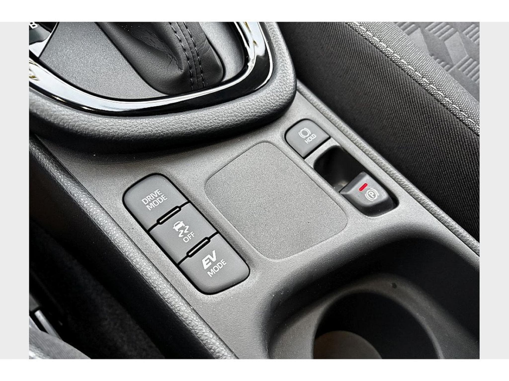 Toyota Yaris 1.5 VVT-i  116 Hybride Teamplayer (2025) - Photo 9