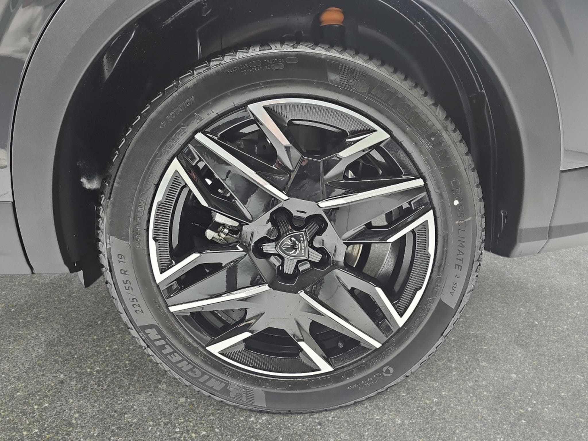 Peugeot 5008 1.2 PureTech 146 e-DSC6 ALLURE (2025) - Photo 6