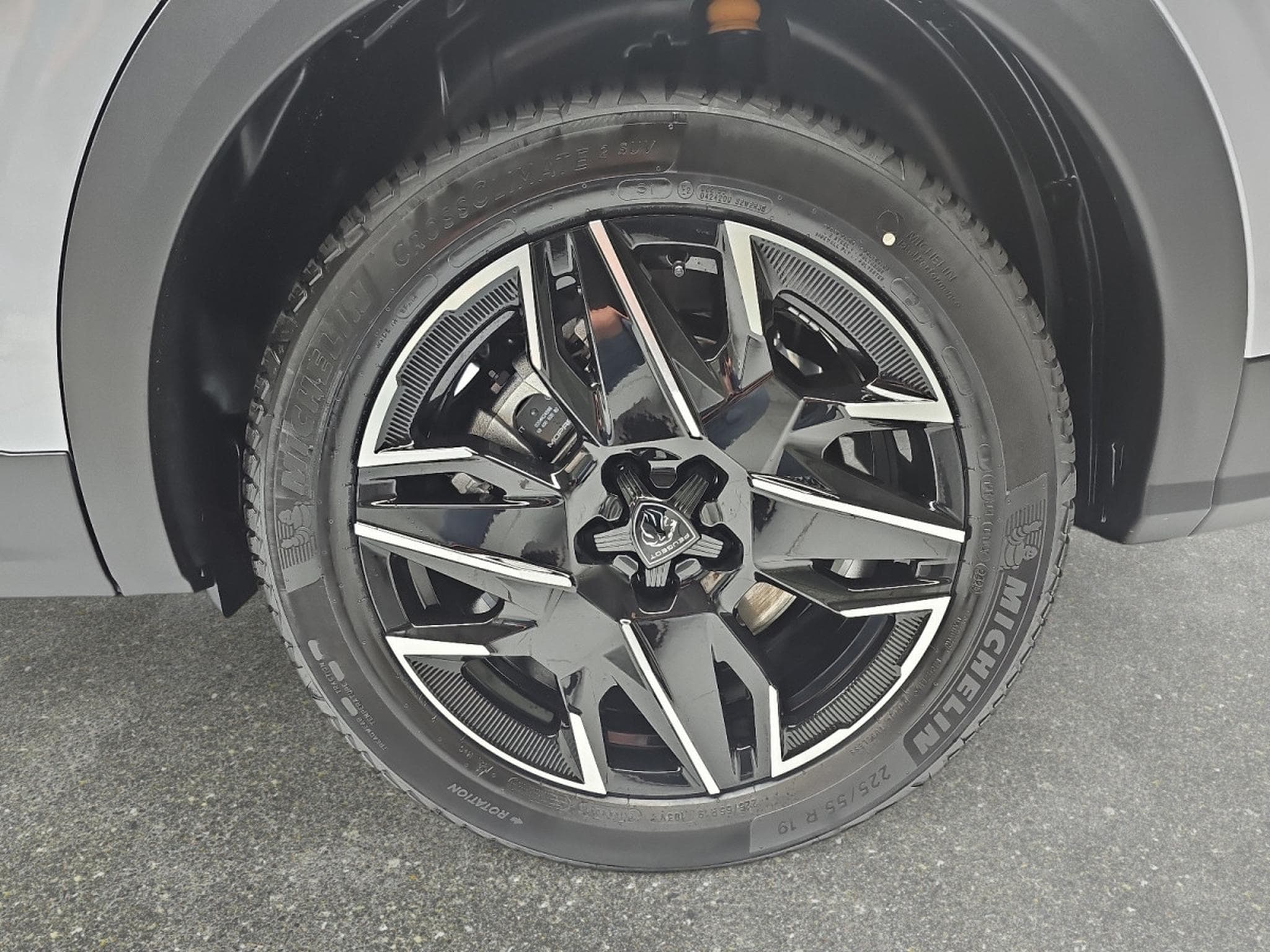 Peugeot 5008 1.2 PureTech 146 e-DSC6 GT (2025) - Photo 6