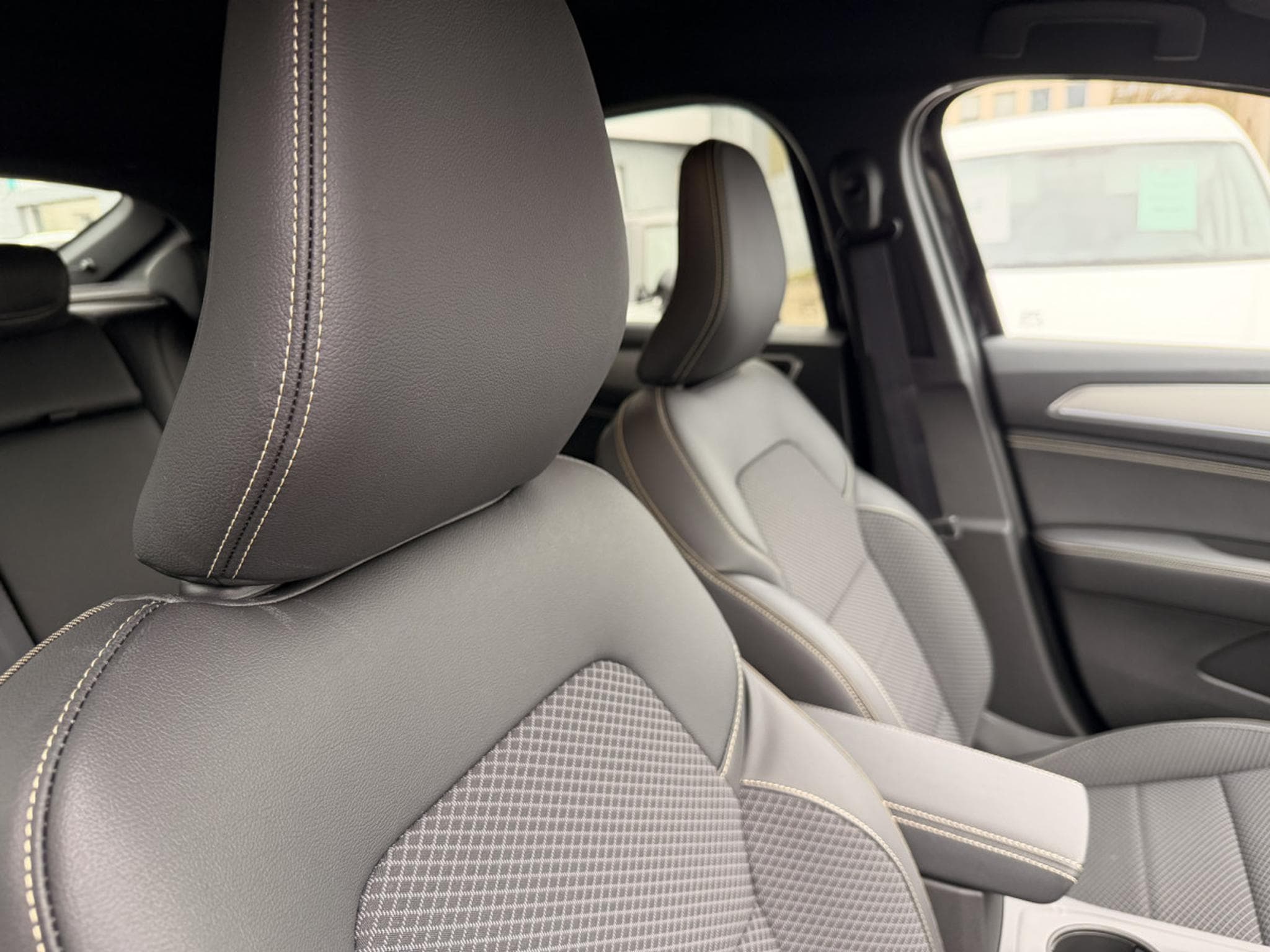 Renault Arkana 1.6 TECHNO FULL HYBRID E-TECH EDC (2026) - Photo 13