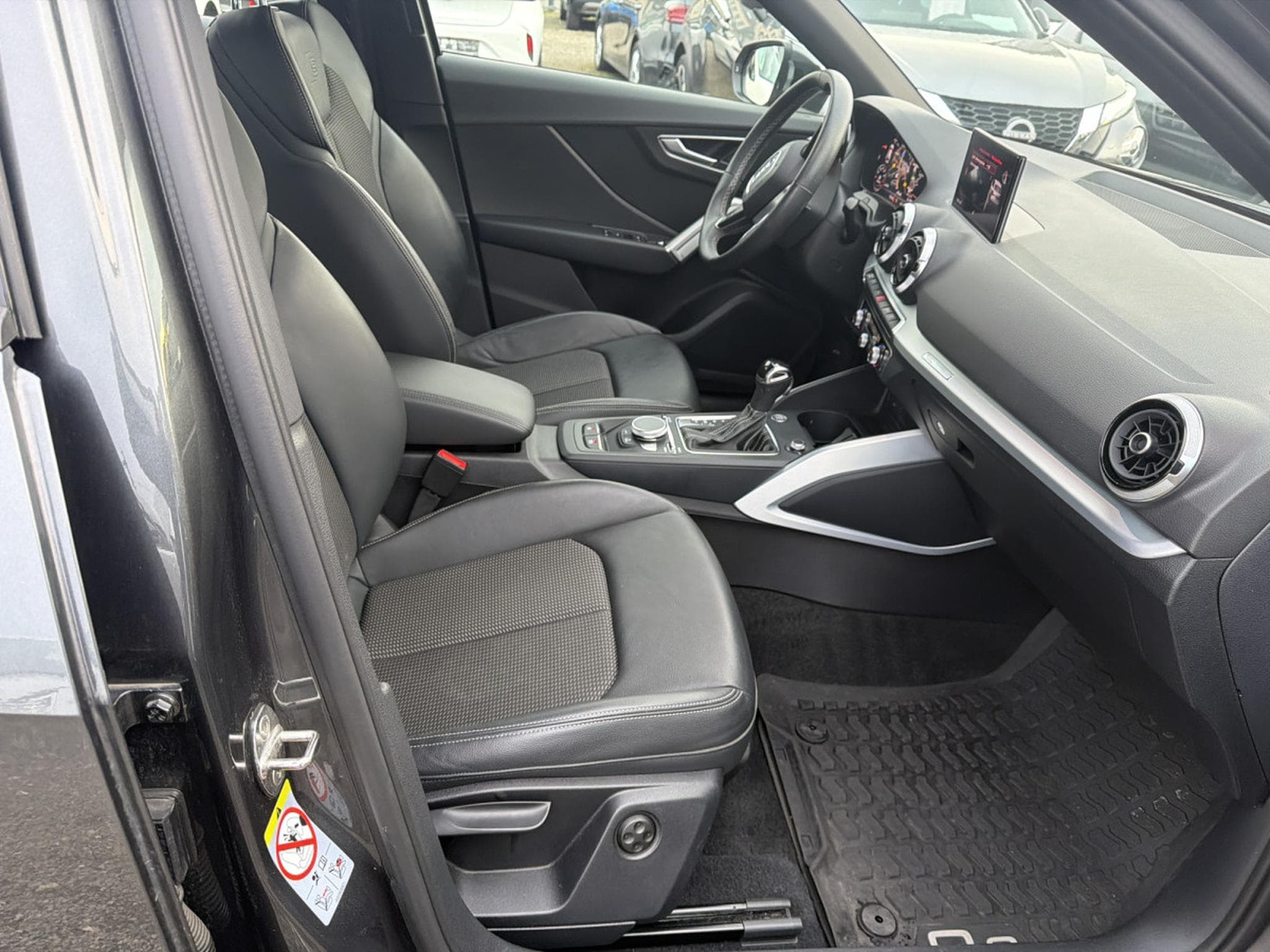 Audi Q2 35 TFSI S-LINE (2021) - Photo 8