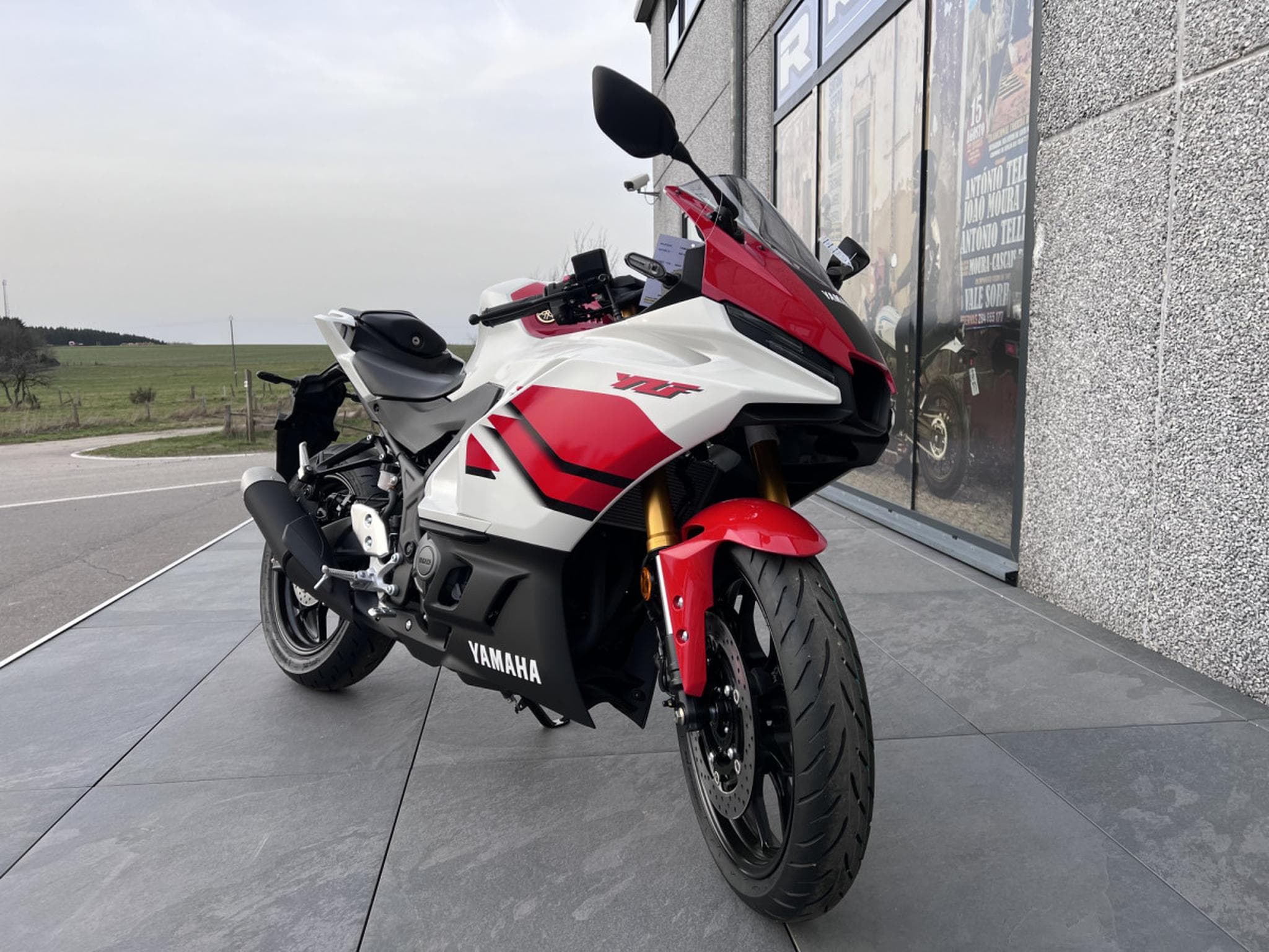 Yamaha YZF-R3 70 TH (2026) - Photo 6