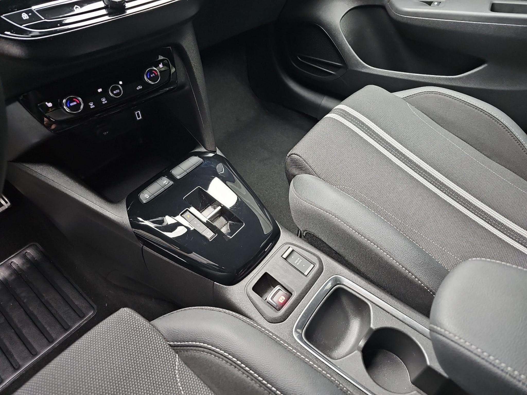 Opel Corsa 1.2 TURBO 101 GS (2025) - Photo 12