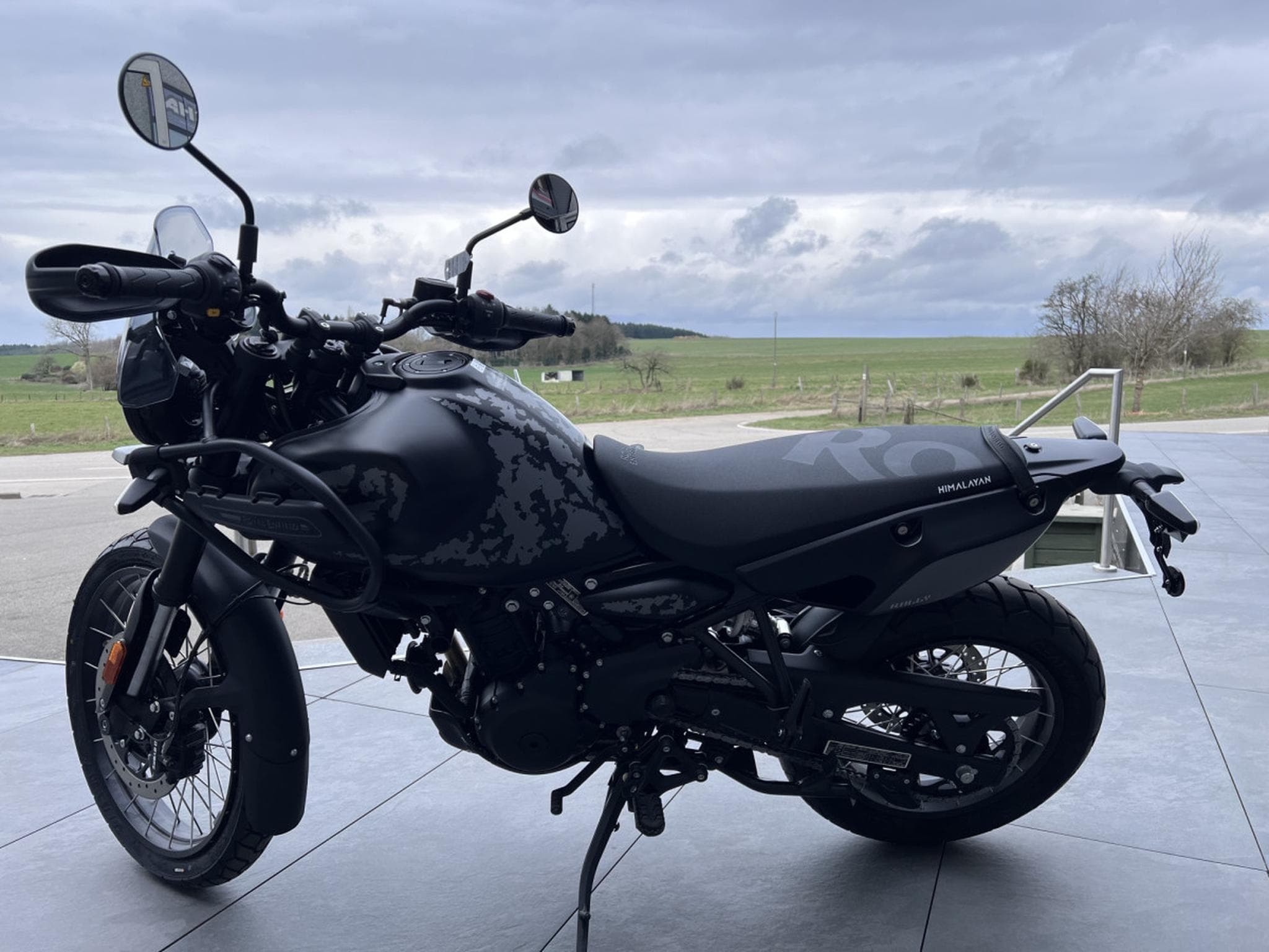 Royal Enfield Himalayan 450 Hanle Black (2024) - Foto 4