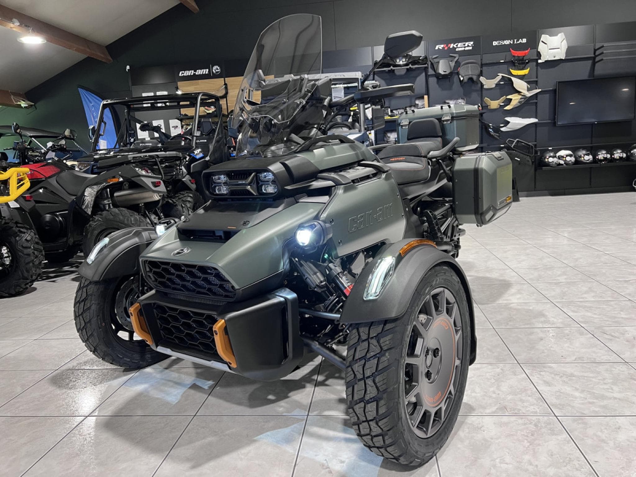 BRP Can-Am Canyon MY25 REDROCK (2026) - Photo 3