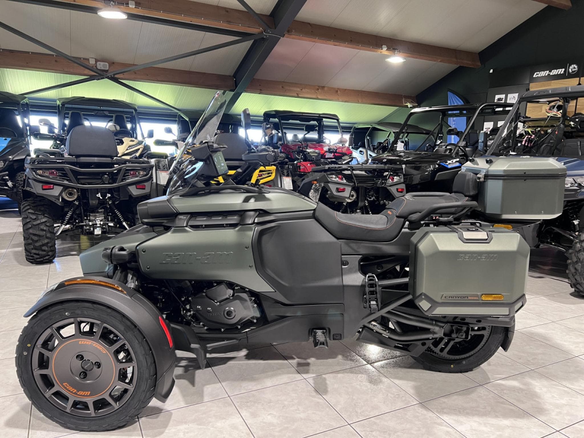 BRP Can-Am Canyon MY25 REDROCK (2026) - Photo 5