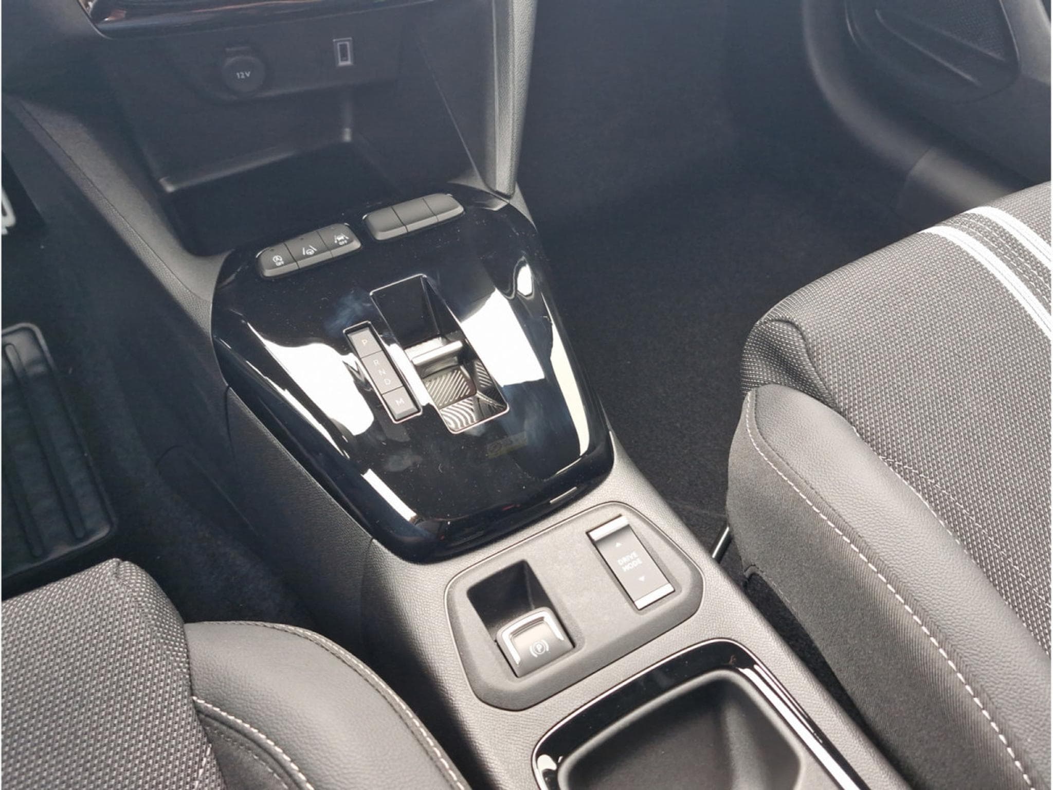 Opel Corsa 1.2 TURBO AT 101  GS (2025) - Photo 11