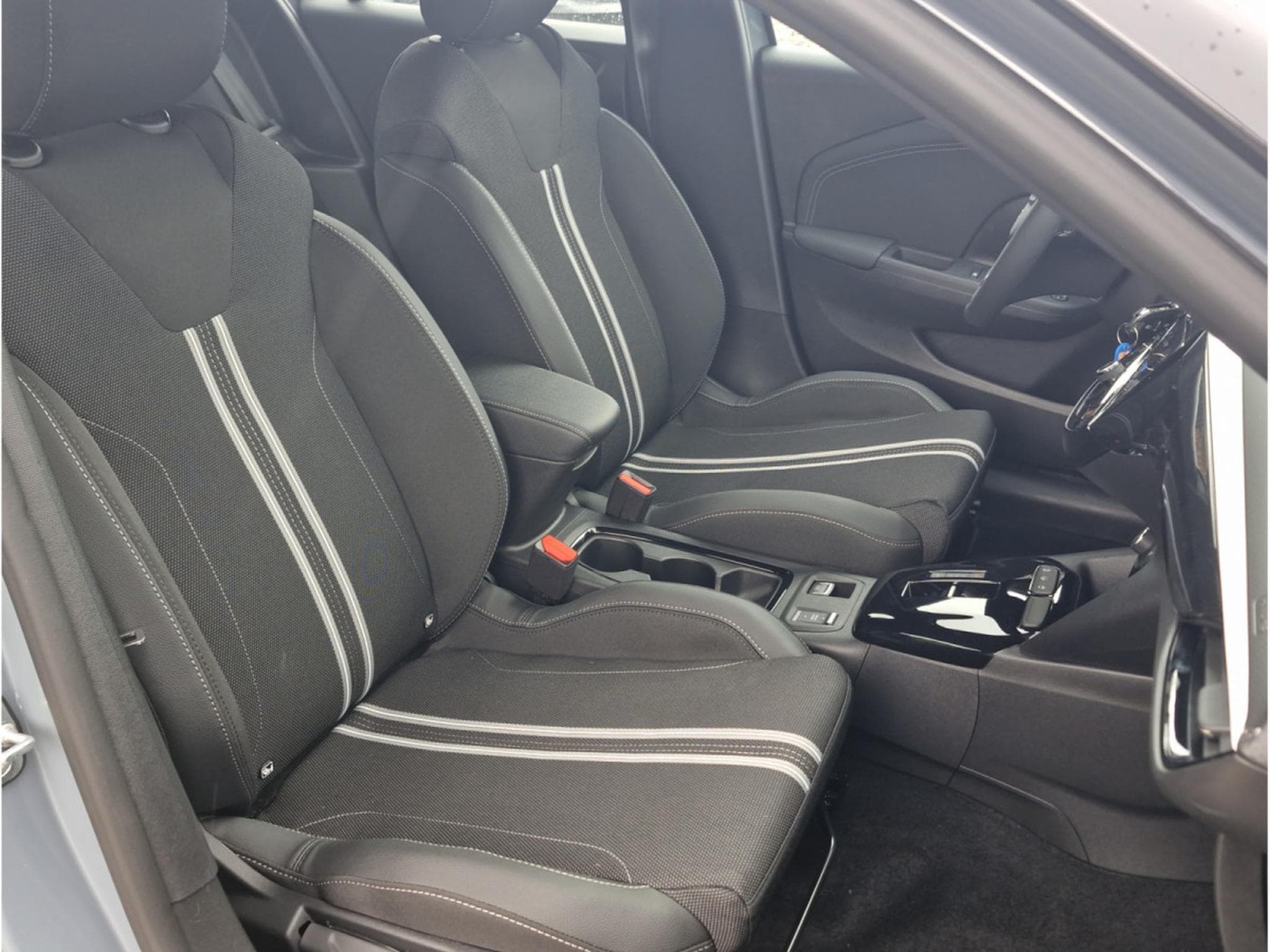 Opel Corsa 1.2 TURBO AT 101  GS (2025) - Photo 8