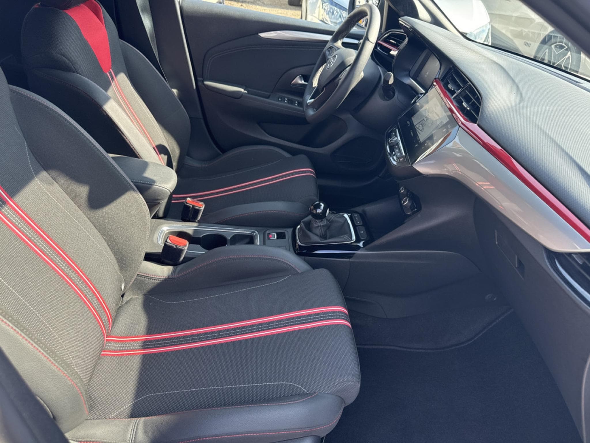 Opel Corsa GS 1.5 TURBO D MT6 102CV (2023) - Photo 13