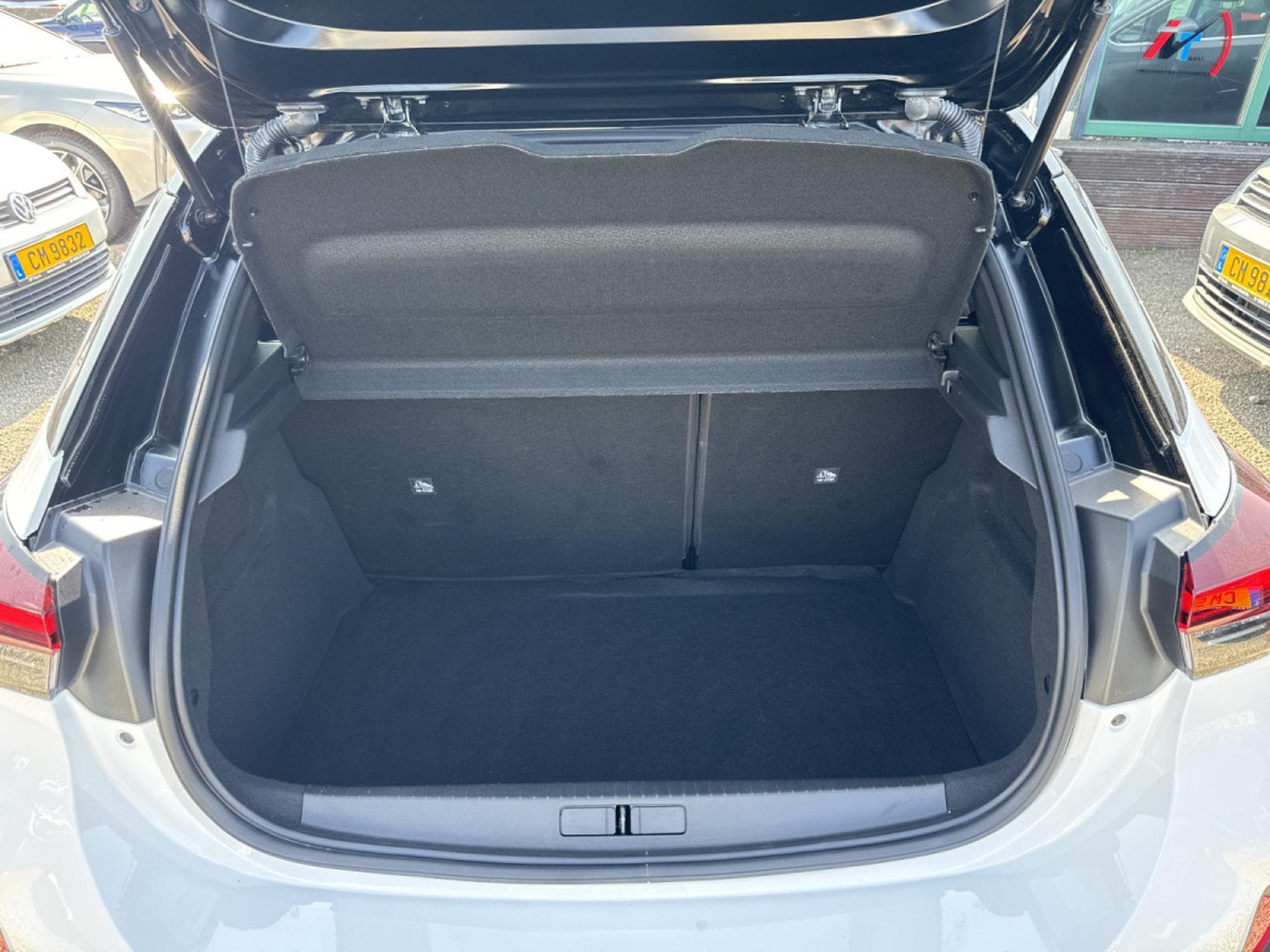 Opel Corsa GS 1.5 TURBO D MT6 102CV (2023) - Photo 8