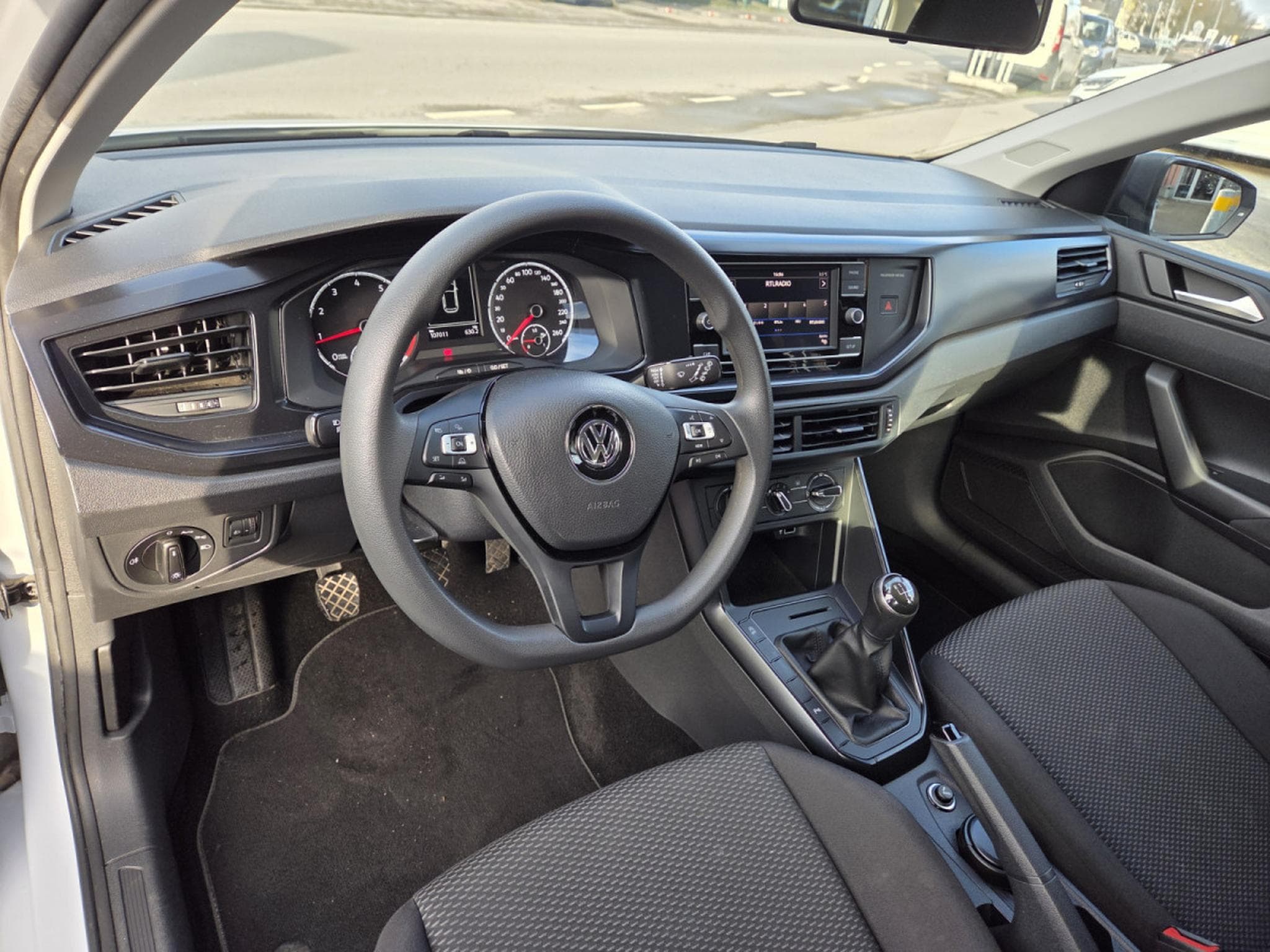 VW Polo 1.0 TRENDLINE 65CV (2018) - Foto 7