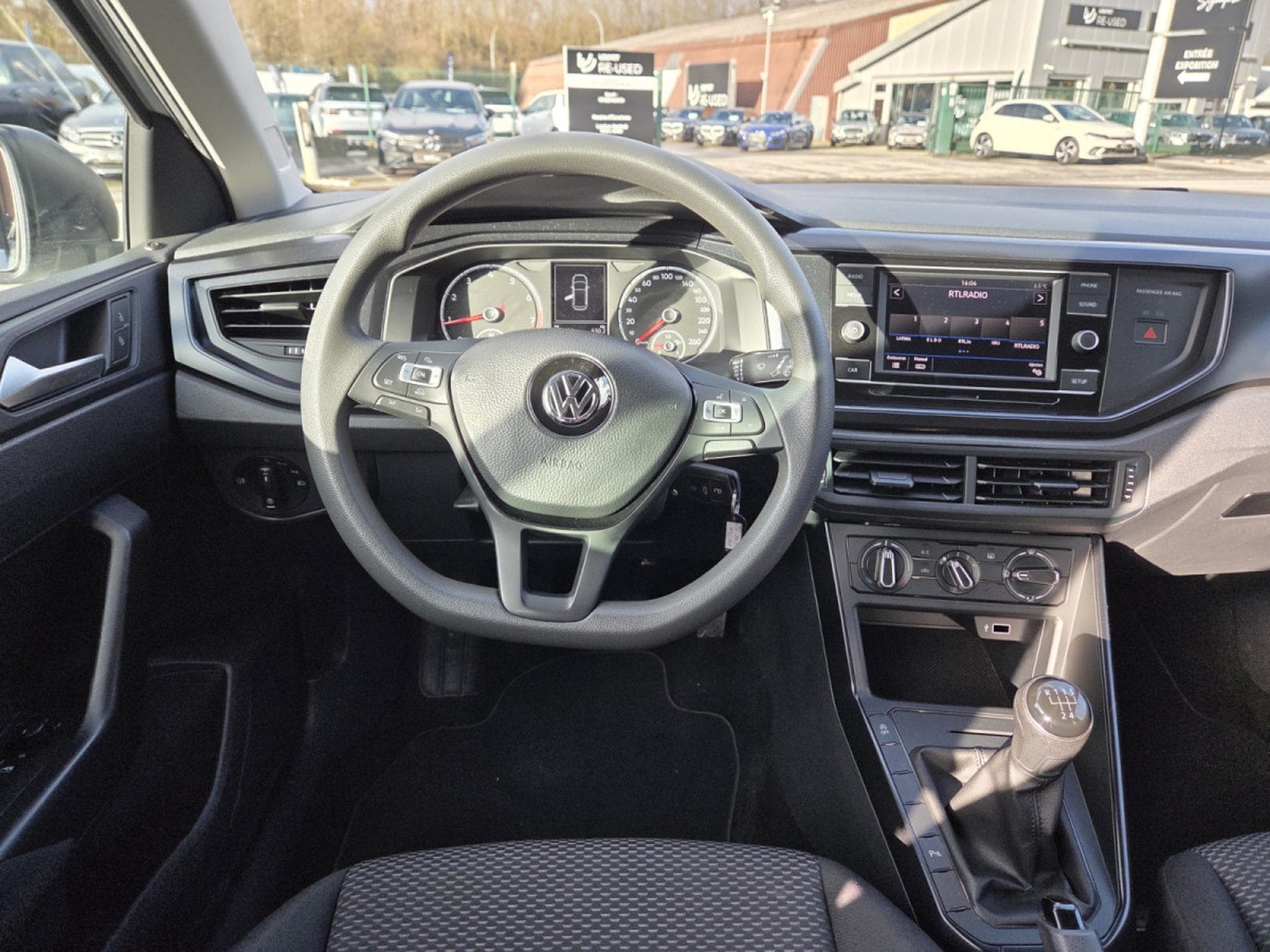 VW Polo 1.0 TRENDLINE 65CV (2018) - Foto 9
