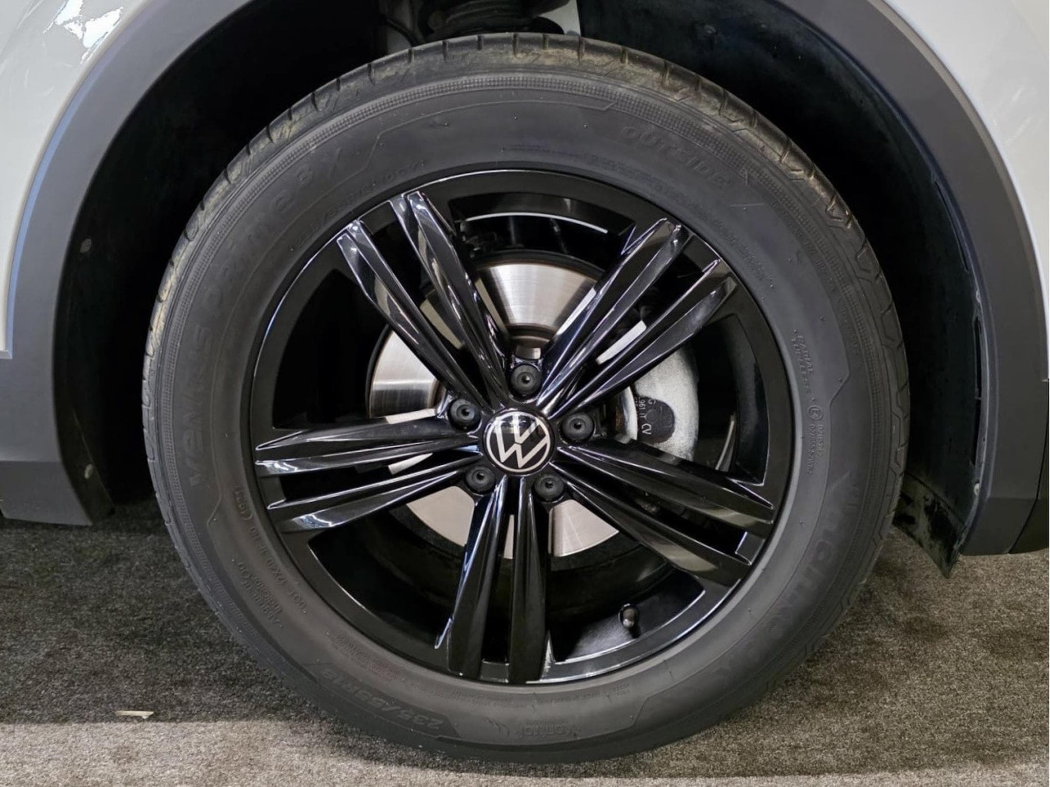 VW Tiguan 1.5 TSI 150 URBAN SPORT VIRTUAL HEAD UP HARMAN KARDON CUIR N (2022) - Photo 12