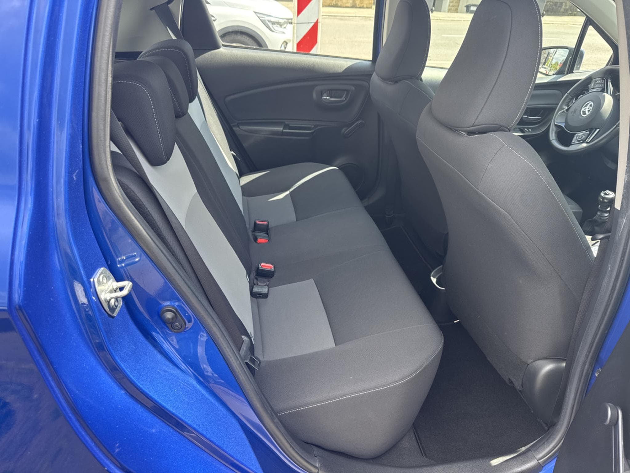 Toyota Yaris 1.5 TEAM 112CV (2018) - Photo 10