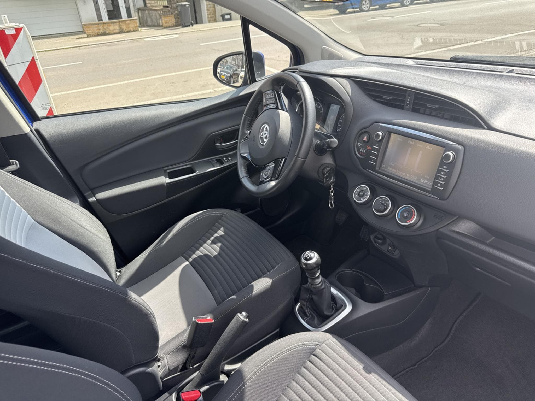 Toyota Yaris 1.5 TEAM 112CV (2018) - Photo 7