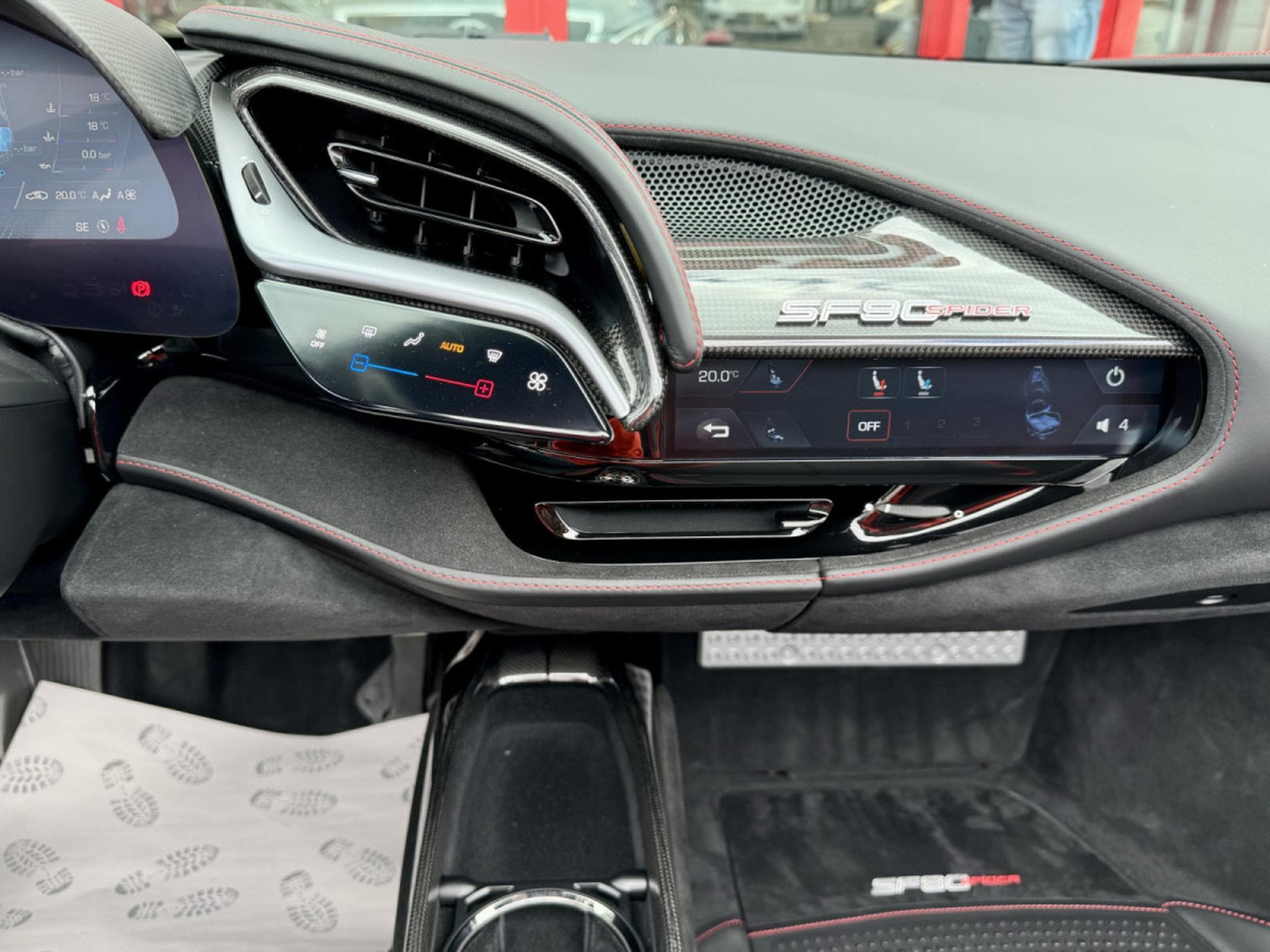 Ferrari SF90 REPRISES POSSIBLE ... INZAHLUNGEN MÖGLICH Full options Great (2023) - Photo 16