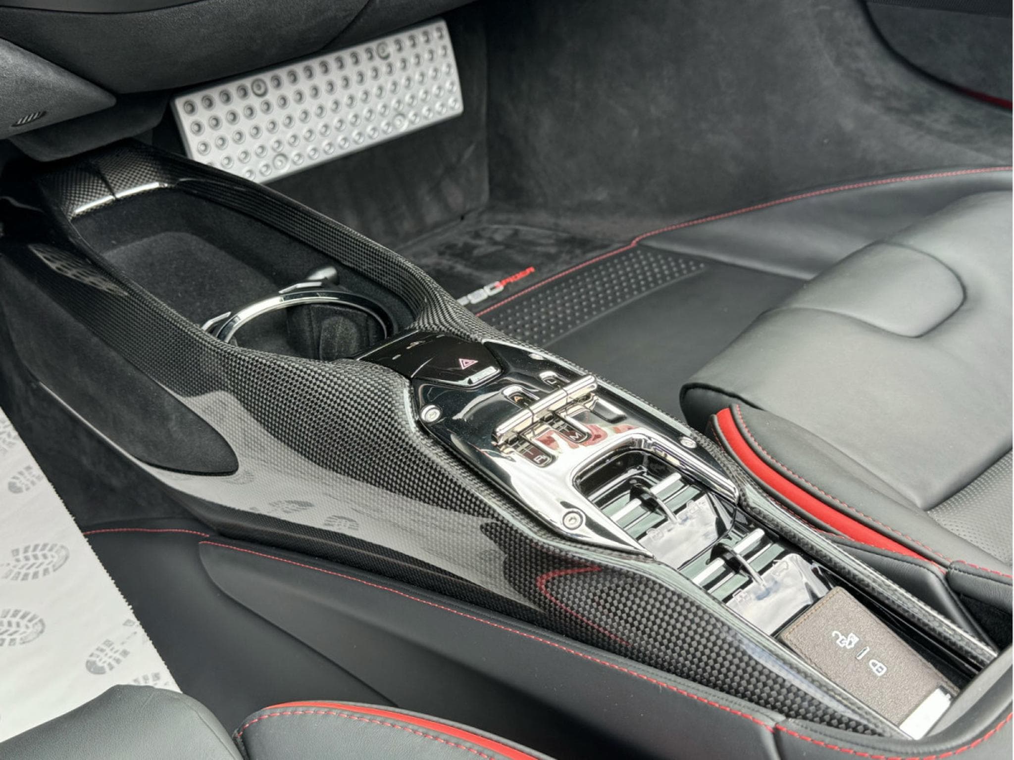 Ferrari SF90 REPRISES POSSIBLE ... INZAHLUNGEN MÖGLICH Full options Great (2023) - Photo 17