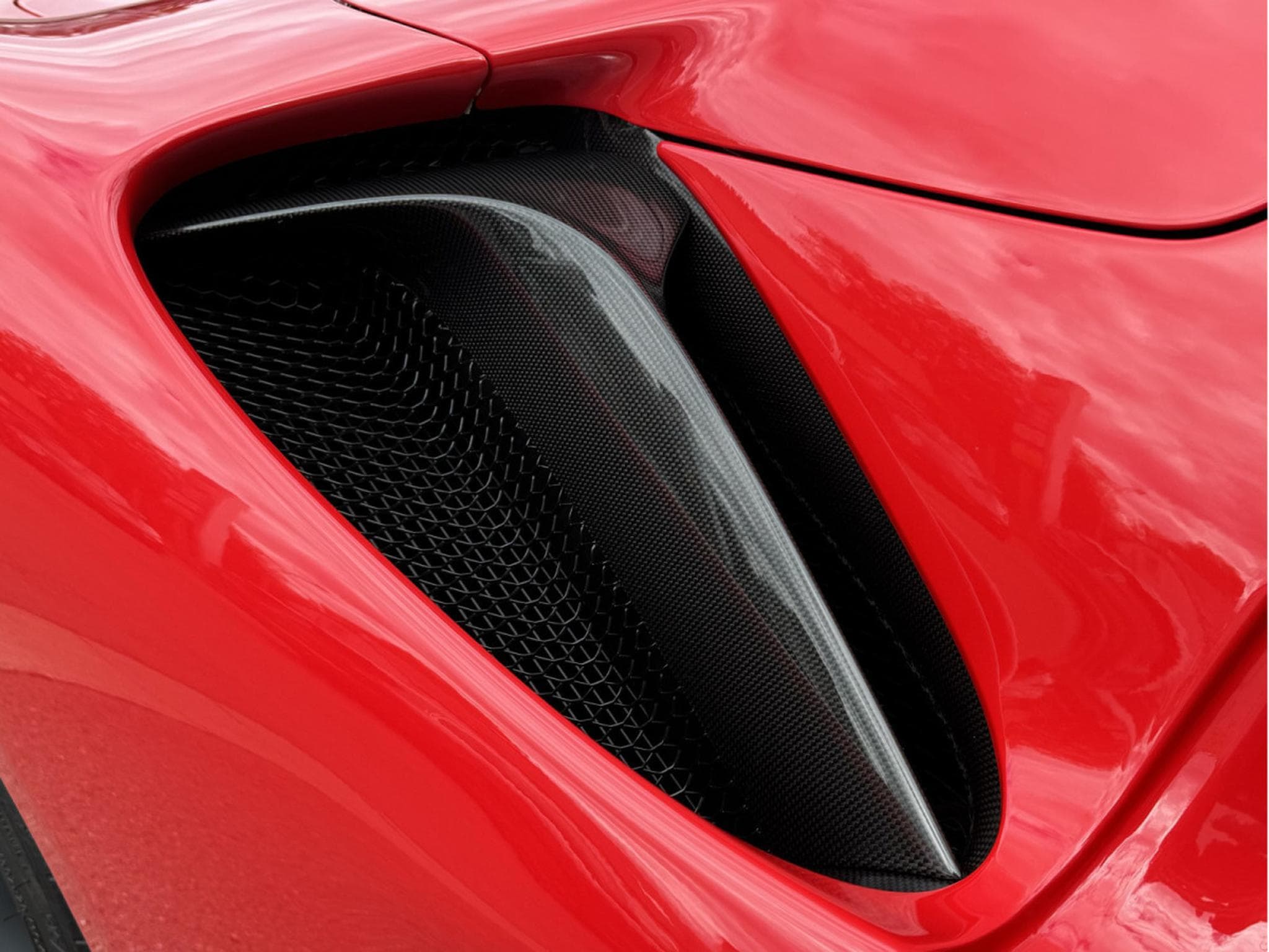 Ferrari SF90 REPRISES POSSIBLE ... INZAHLUNGEN MÖGLICH Full options Great (2023) - Photo 22