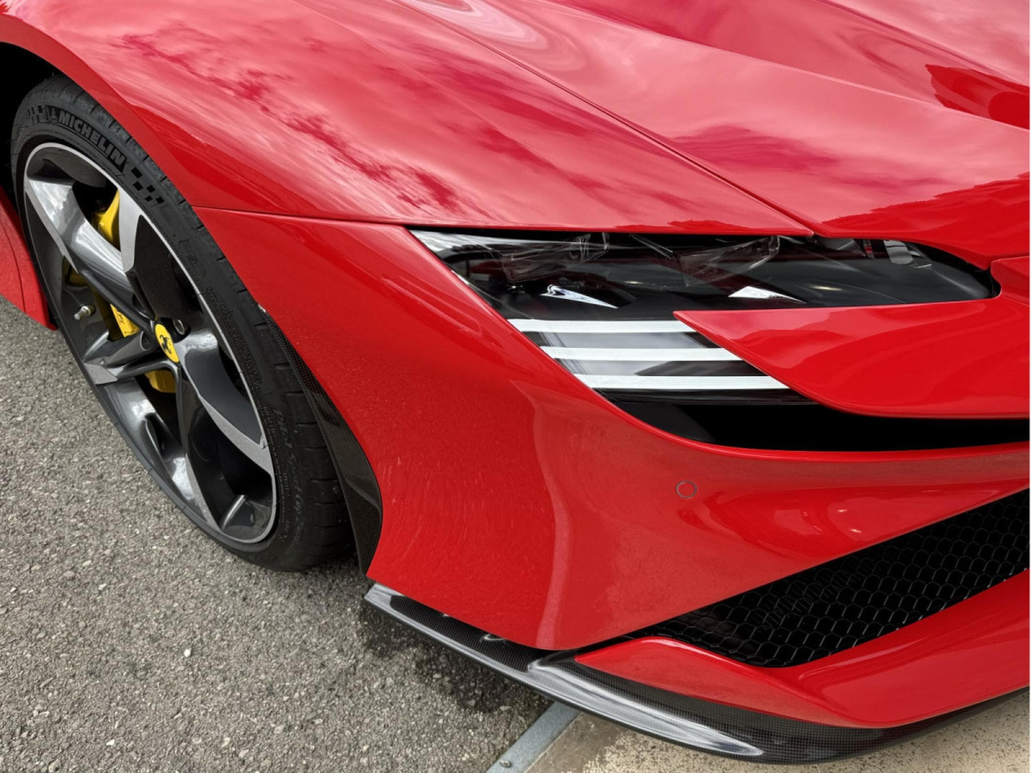 Ferrari SF90 REPRISES POSSIBLE ... INZAHLUNGEN MÖGLICH Full options Great (2023) - Photo 25