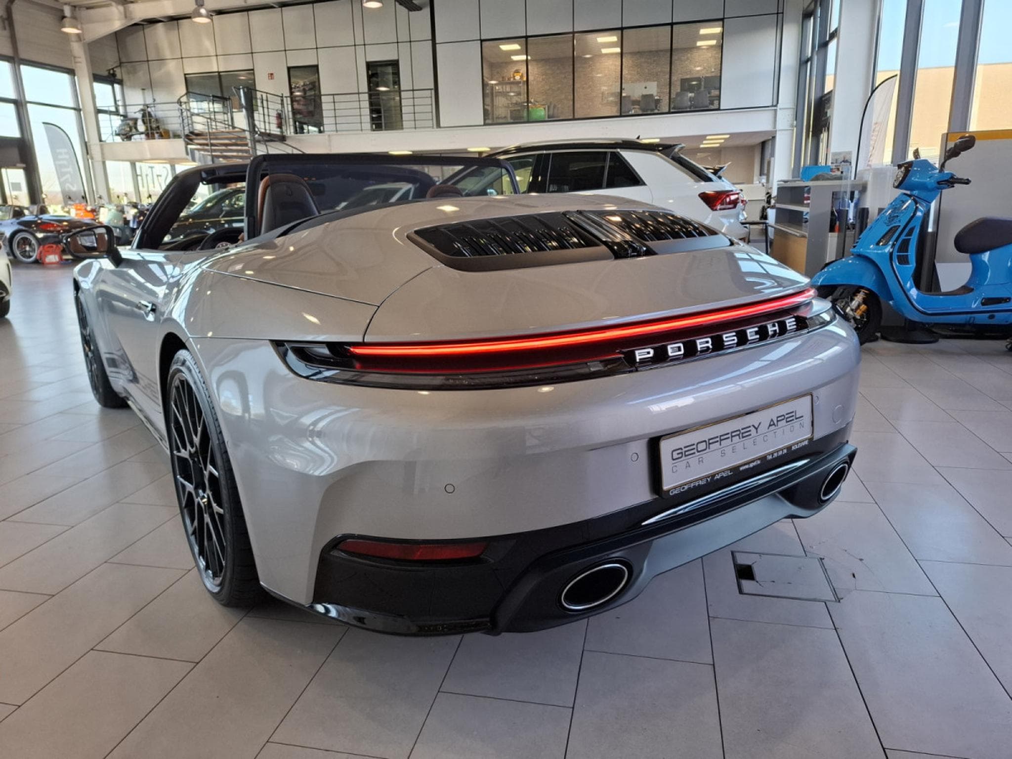 Porsche 911 FACELIFT CARRERA CABRIO PACK CHRONO BOSE CUIR NAVI 1 HAND 36 (2025) - Photo 24