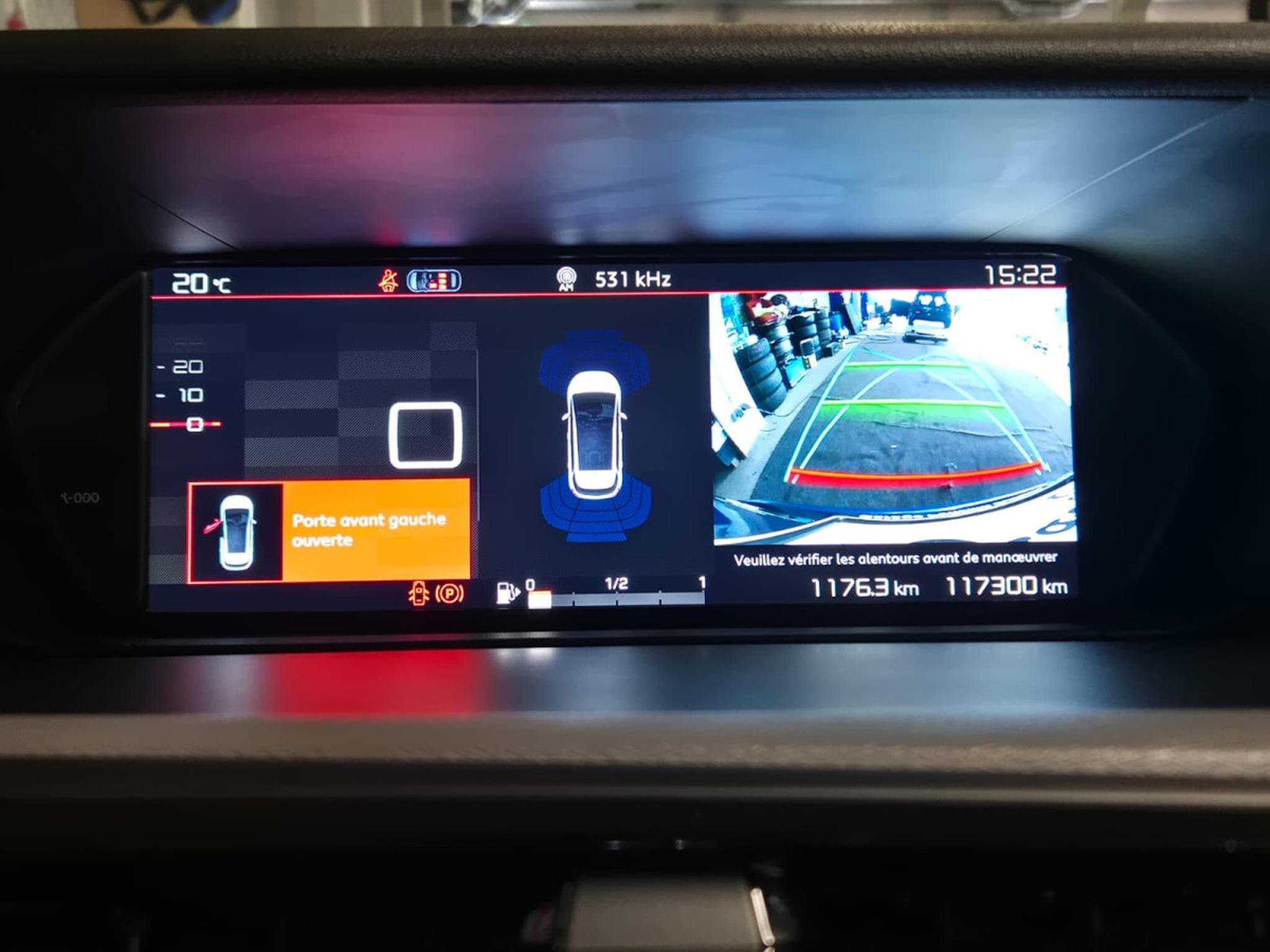 Citroën C4 Picasso 1.6 BLUEHDI 120 PANO LED NAVI (2017) - Photo 12