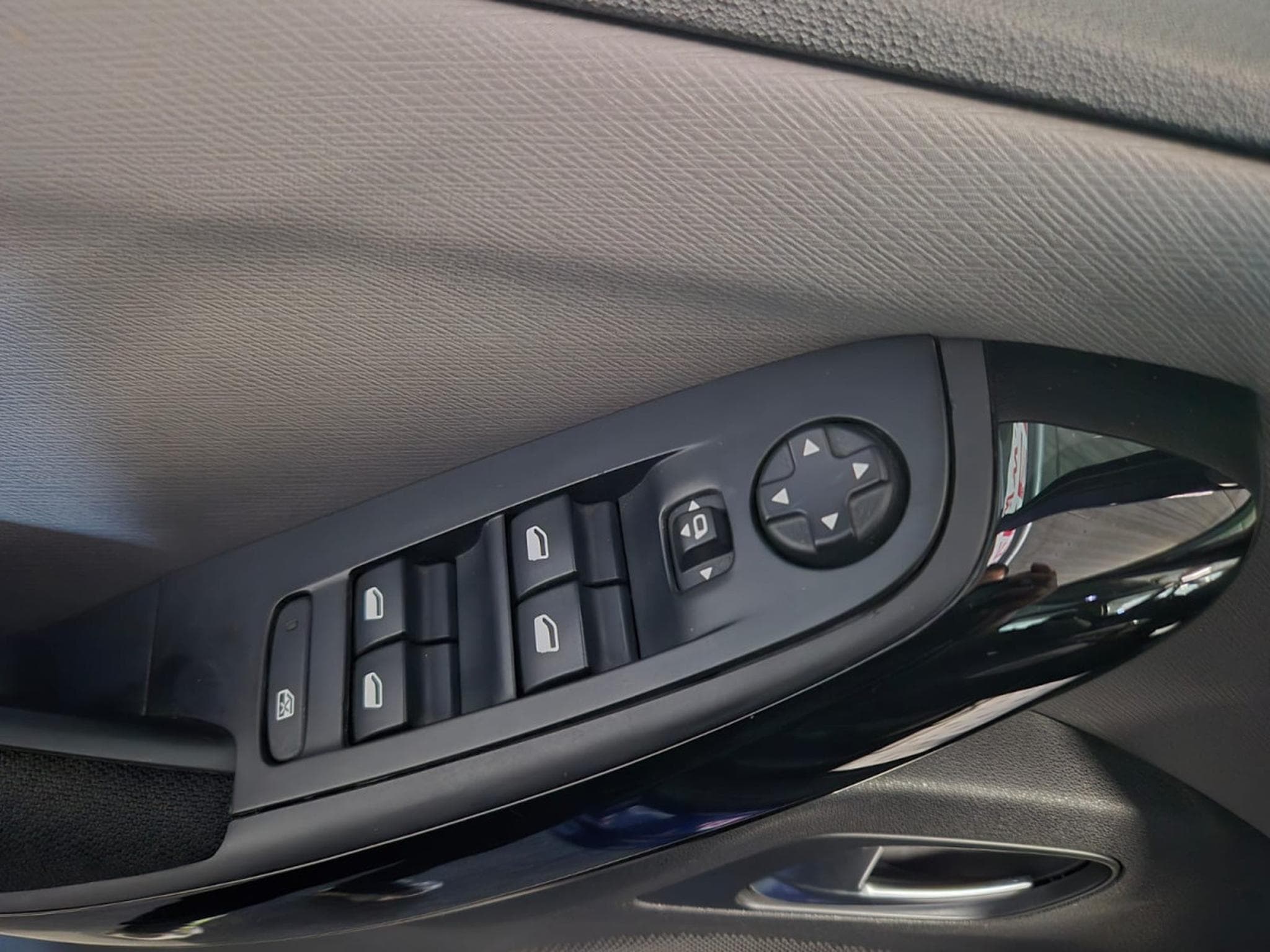 Citroën C4 Picasso 1.6 BLUEHDI 120 PANO LED NAVI (2017) - Photo 17