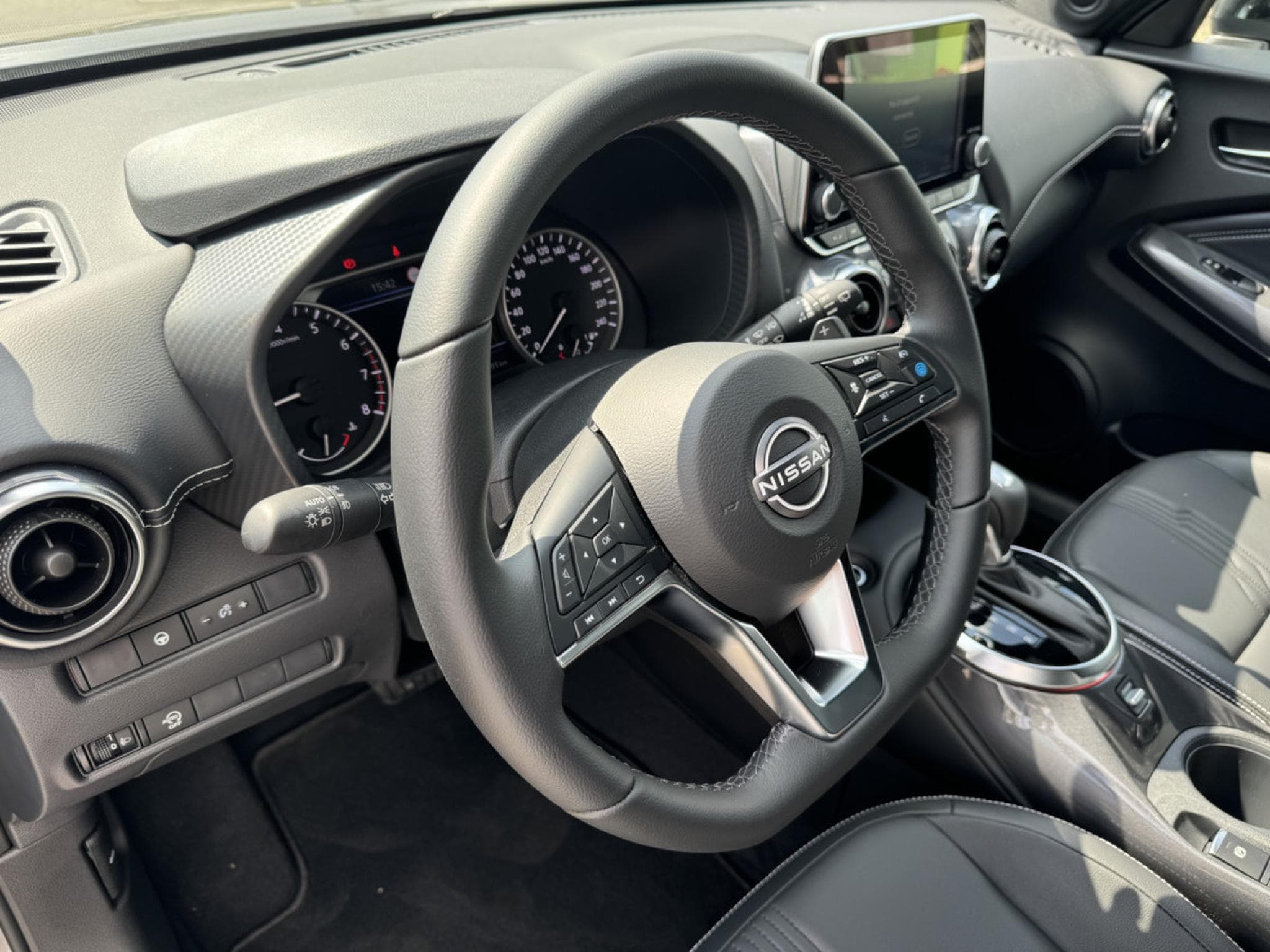 Nissan Juke 1.0 DIG-T 7DCT TEKNA AUTO (2024) - Photo 15