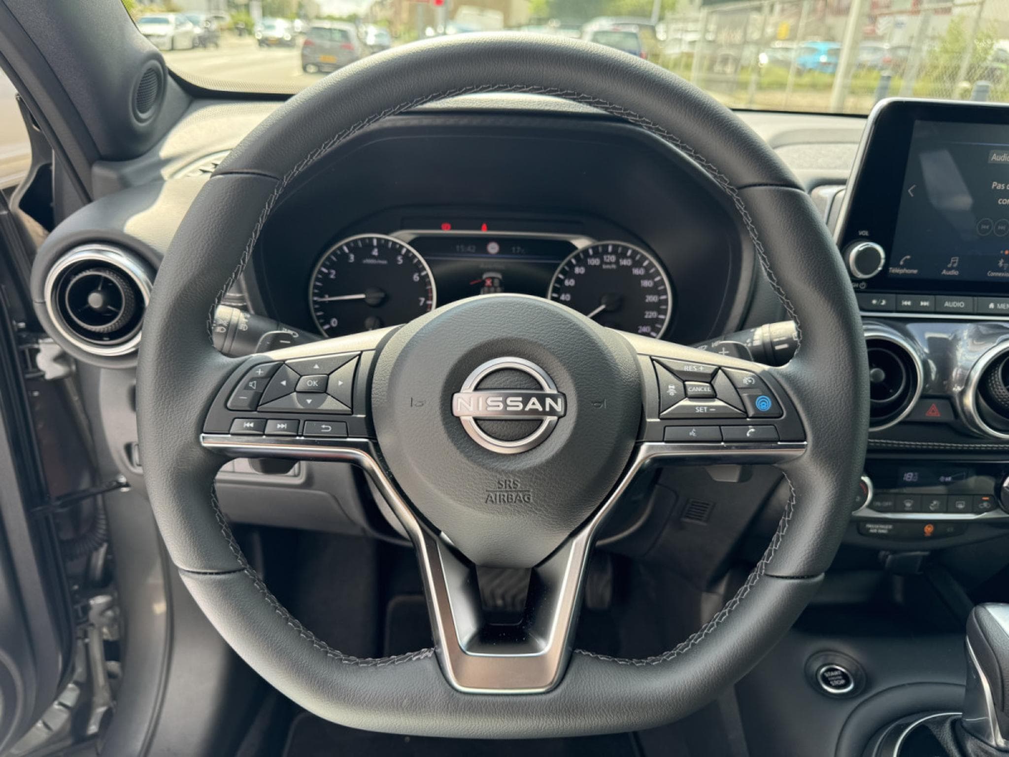 Nissan Juke 1.0 DIG-T 7DCT TEKNA AUTO (2024) - Photo 16