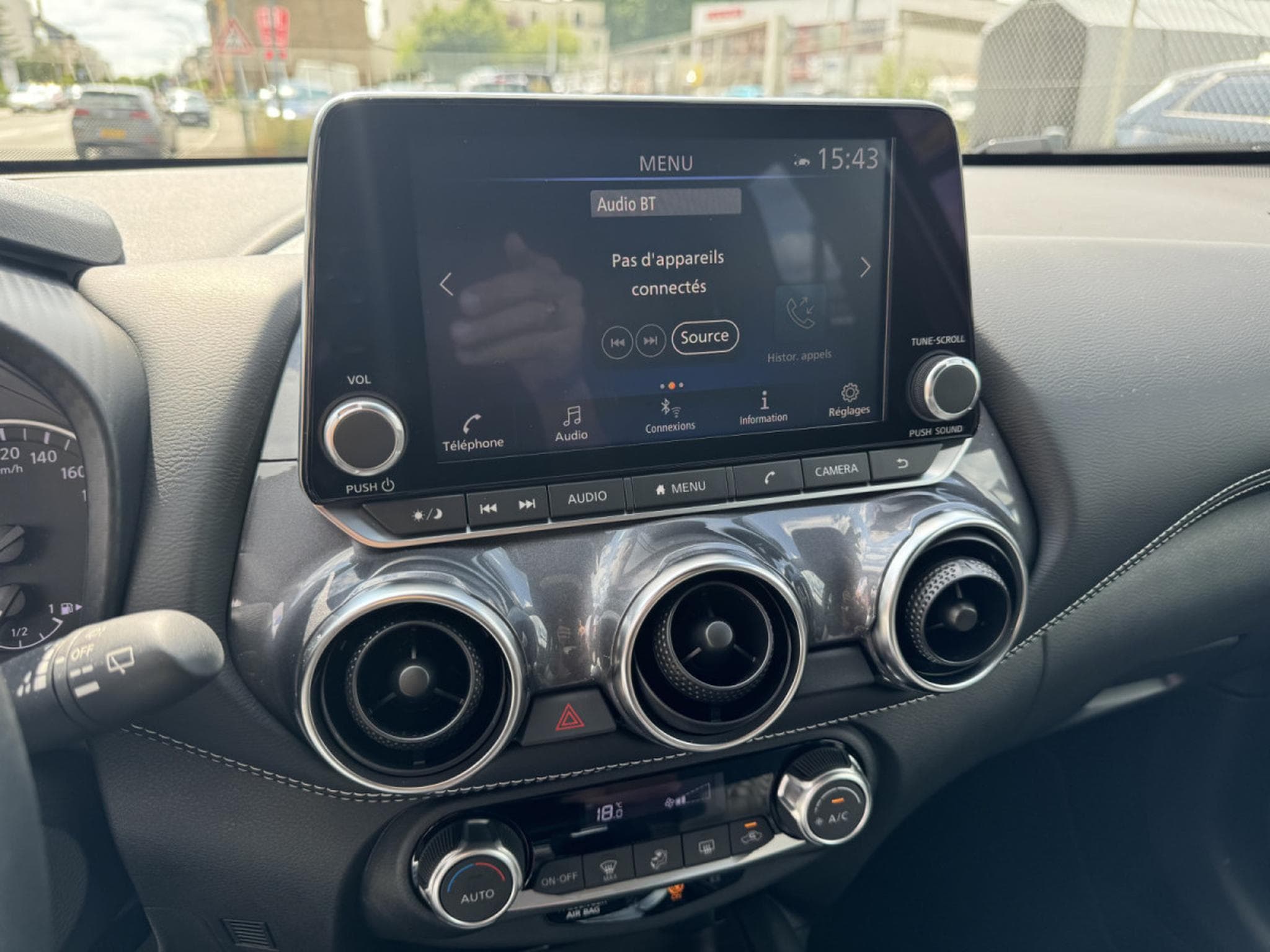 Nissan Juke 1.0 DIG-T 7DCT TEKNA AUTO (2024) - Photo 18