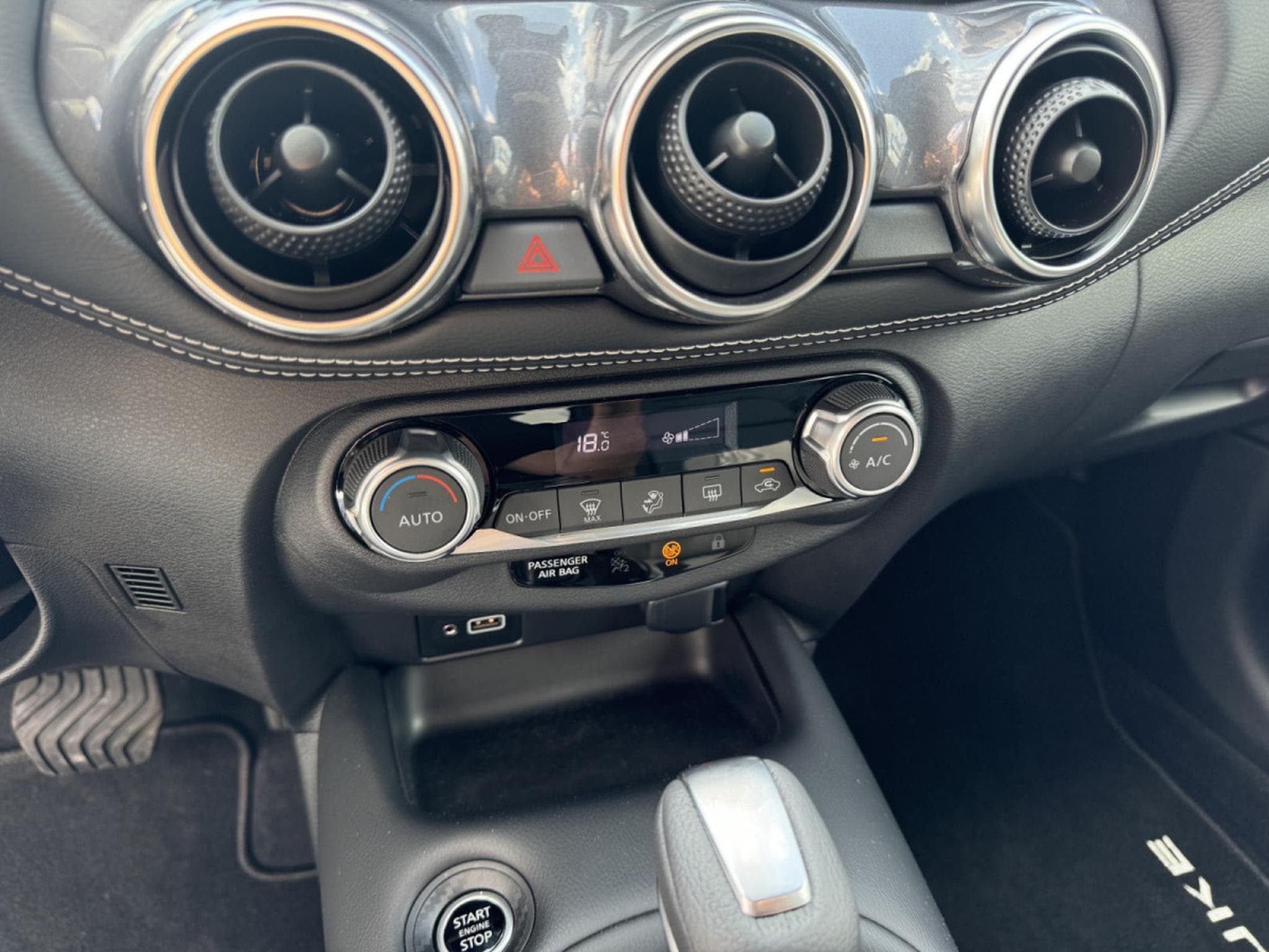 Nissan Juke 1.0 DIG-T 7DCT TEKNA AUTO (2024) - Photo 19