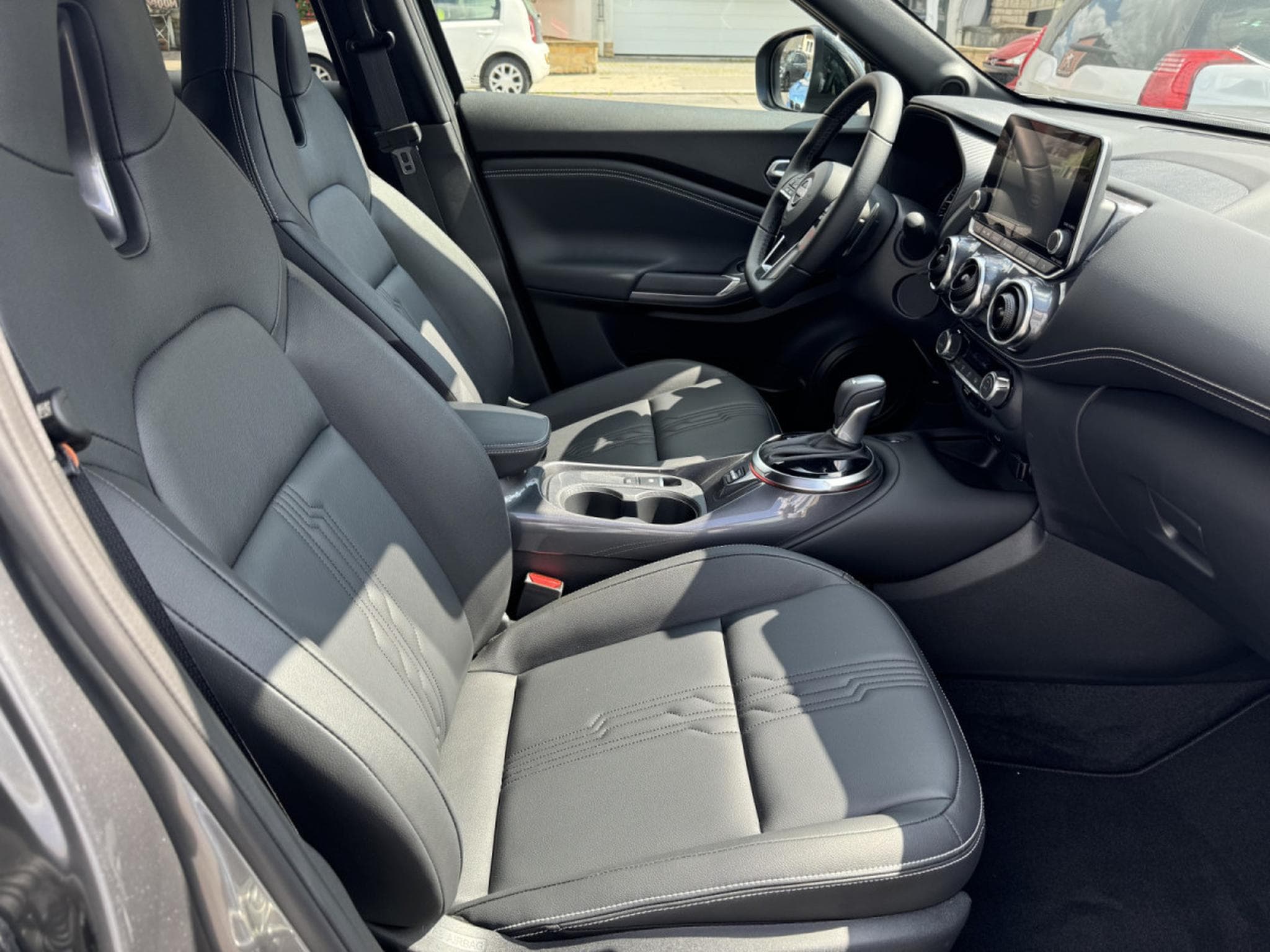 Nissan Juke 1.0 DIG-T 7DCT TEKNA AUTO (2024) - Photo 21