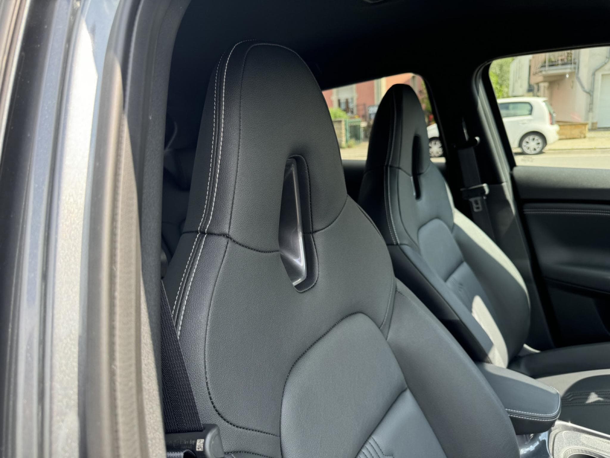 Nissan Juke 1.0 DIG-T 7DCT TEKNA AUTO (2024) - Photo 22