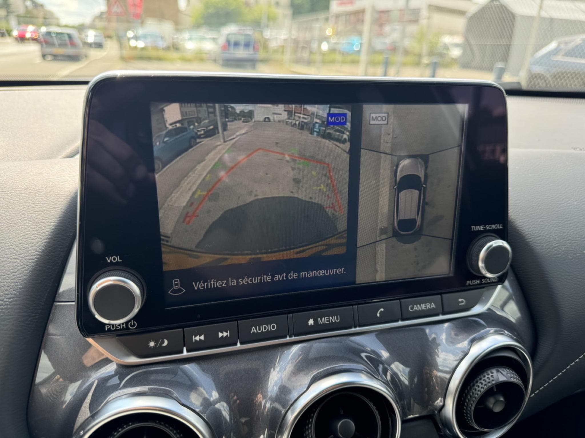 Nissan Juke 1.0 DIG-T 7DCT TEKNA AUTO (2024) - Photo 23