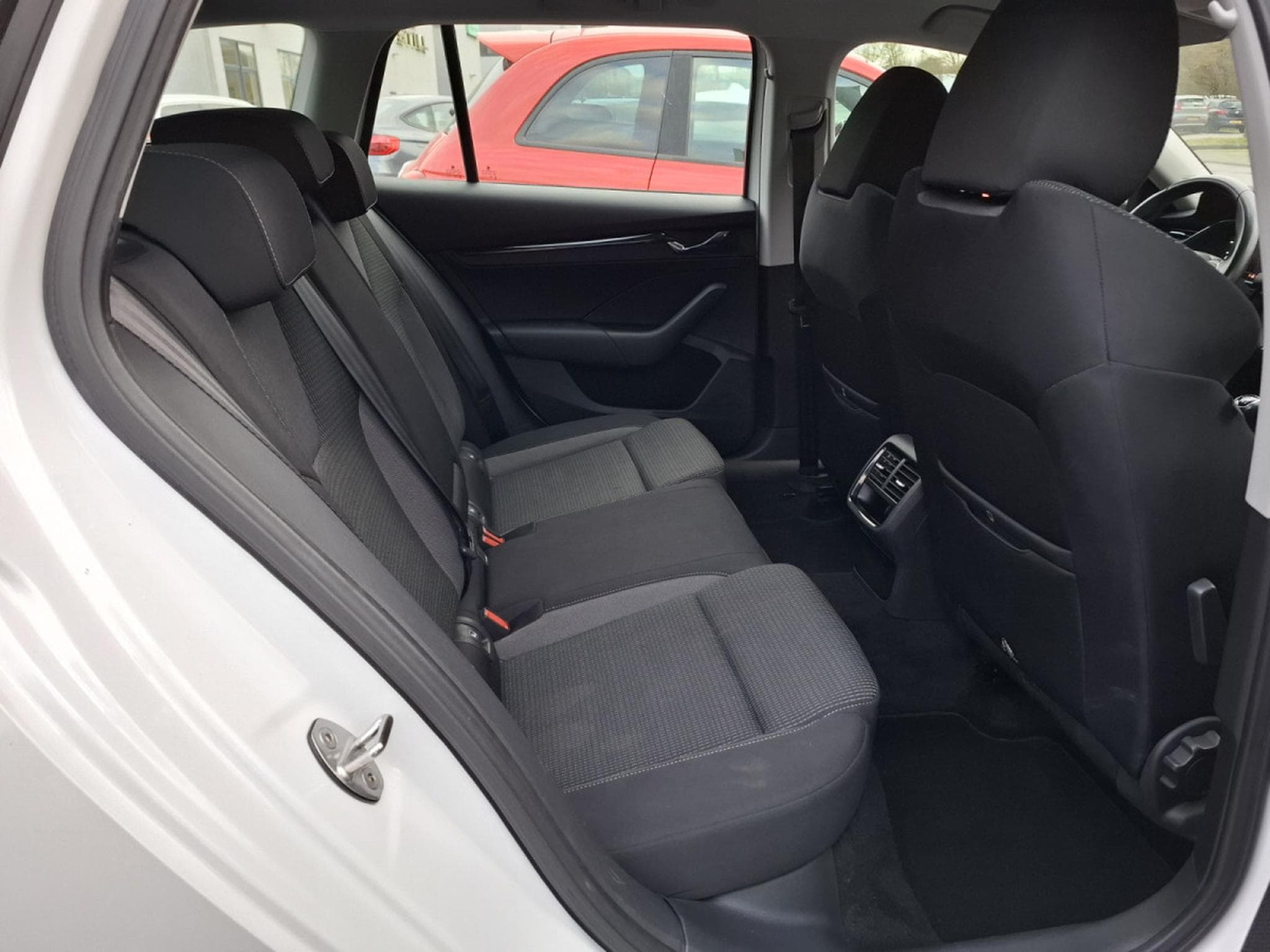 Skoda Octavia 2.0 TDI 116 COMBI AMBITION LED (2020) - Photo 9