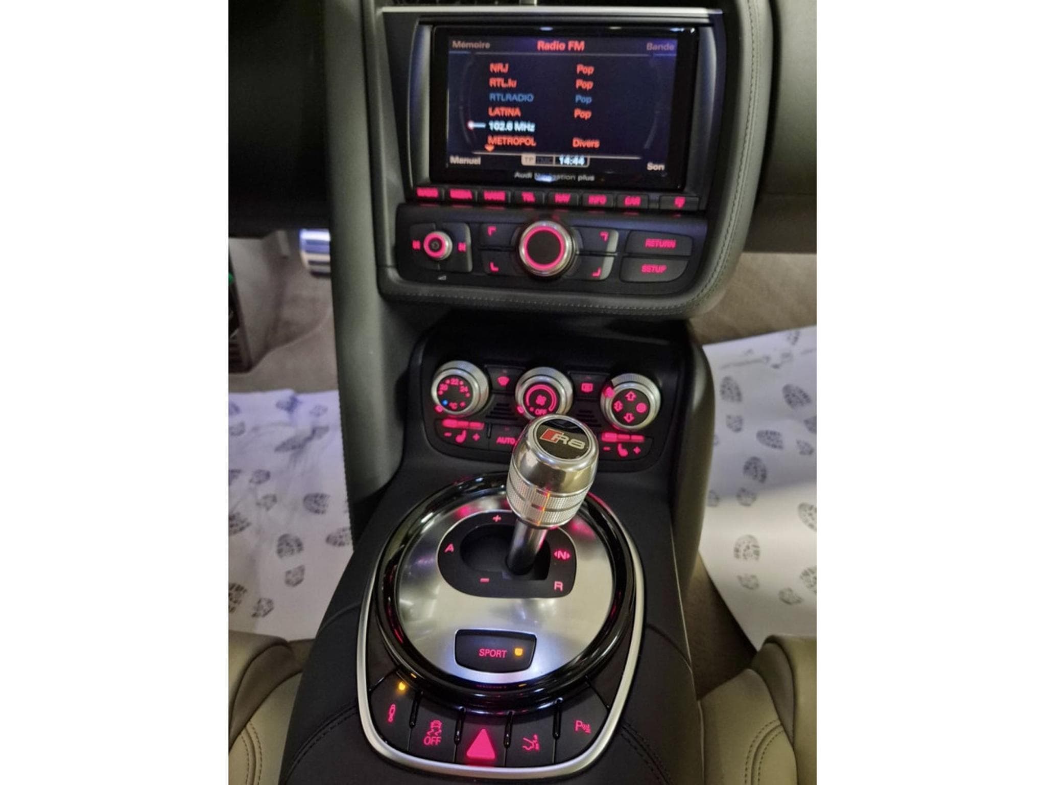 Audi R8 COUPE 4.2 FSI QUATTRO CARBON BANG OLUFSEN CUIR NAVI (2015) - Photo 7