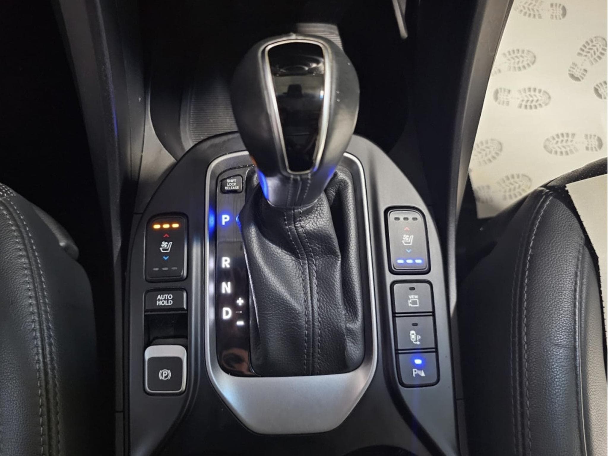 Hyundai Grand Santa Fe 2.2CRDi 200 AWD PANO CUIR NAVI 7 SITZE (2016) - Photo 11