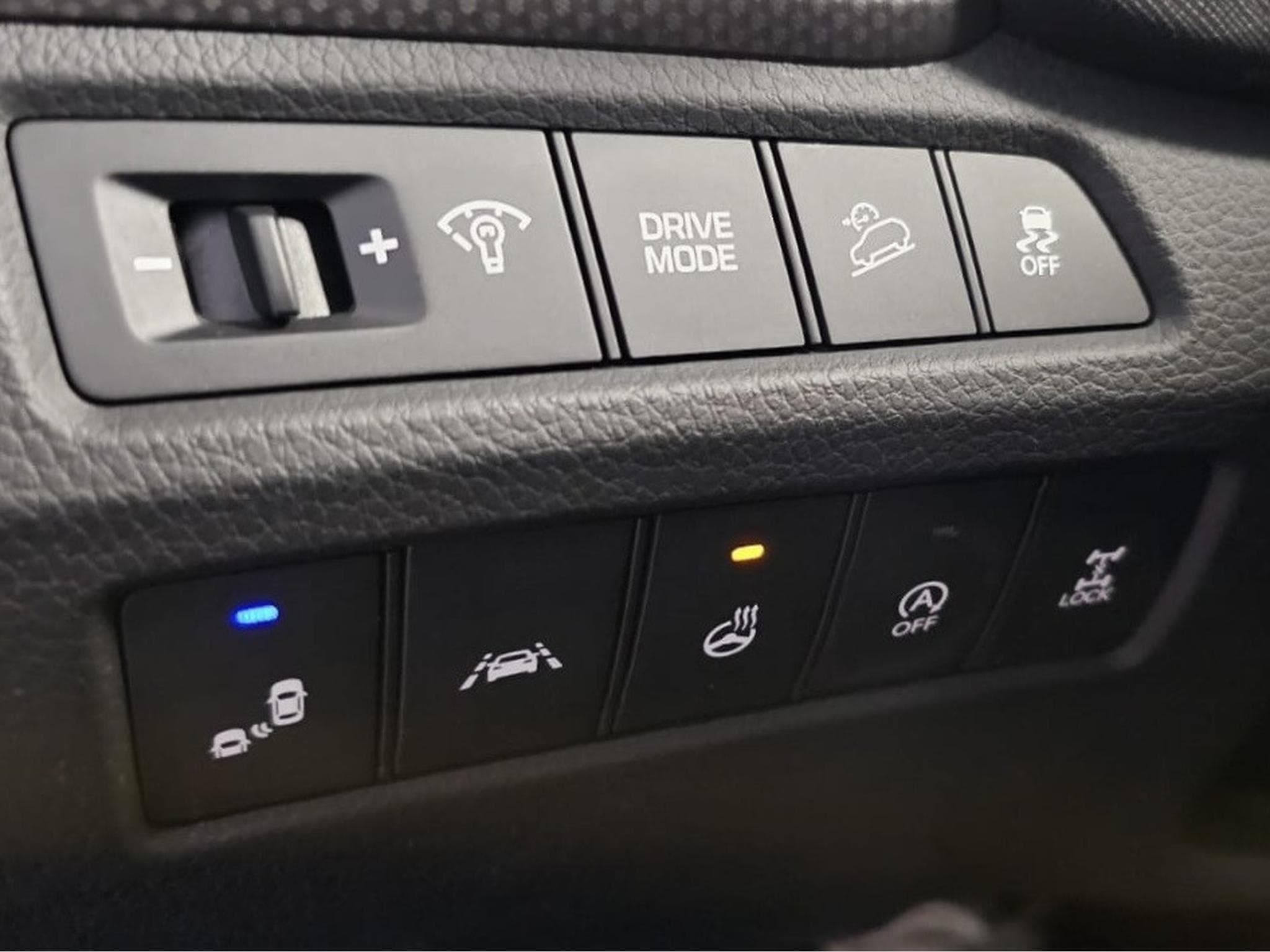 Hyundai Grand Santa Fe 2.2CRDi 200 AWD PANO CUIR NAVI 7 SITZE (2016) - Photo 13